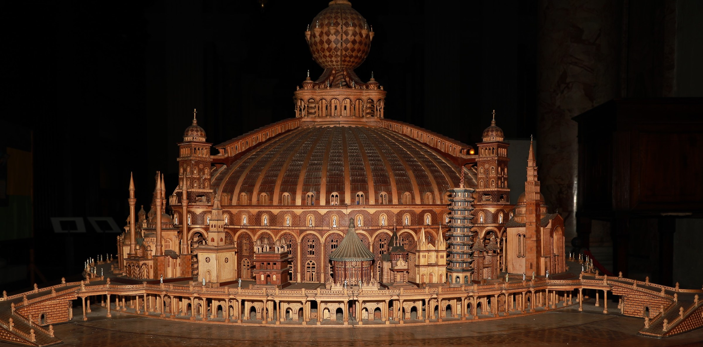 RM S.Ignazio Miniatura in legno Templio del Cristo RE