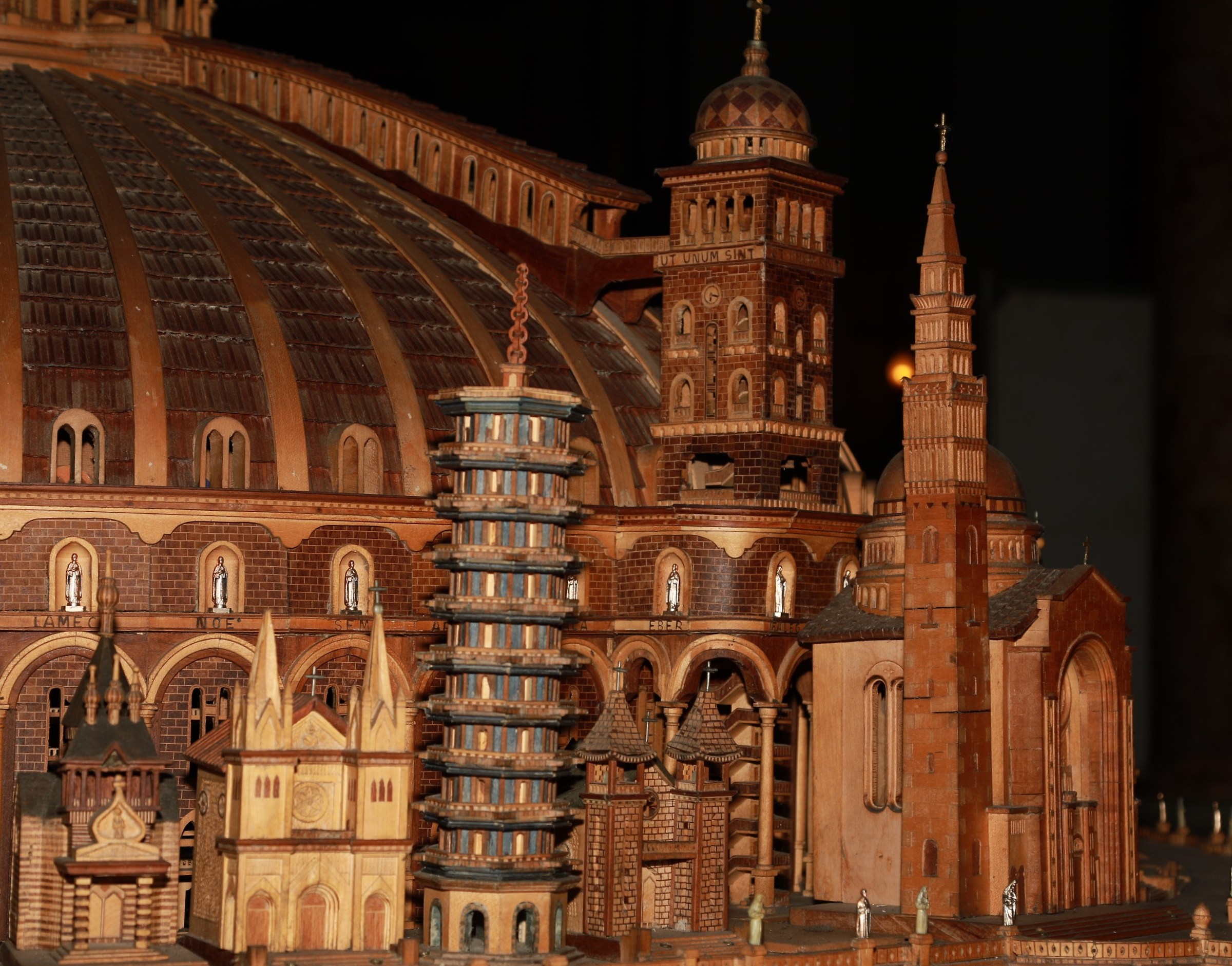 RM S.Ignazio Miniatura in legno Templio del Cristo RE