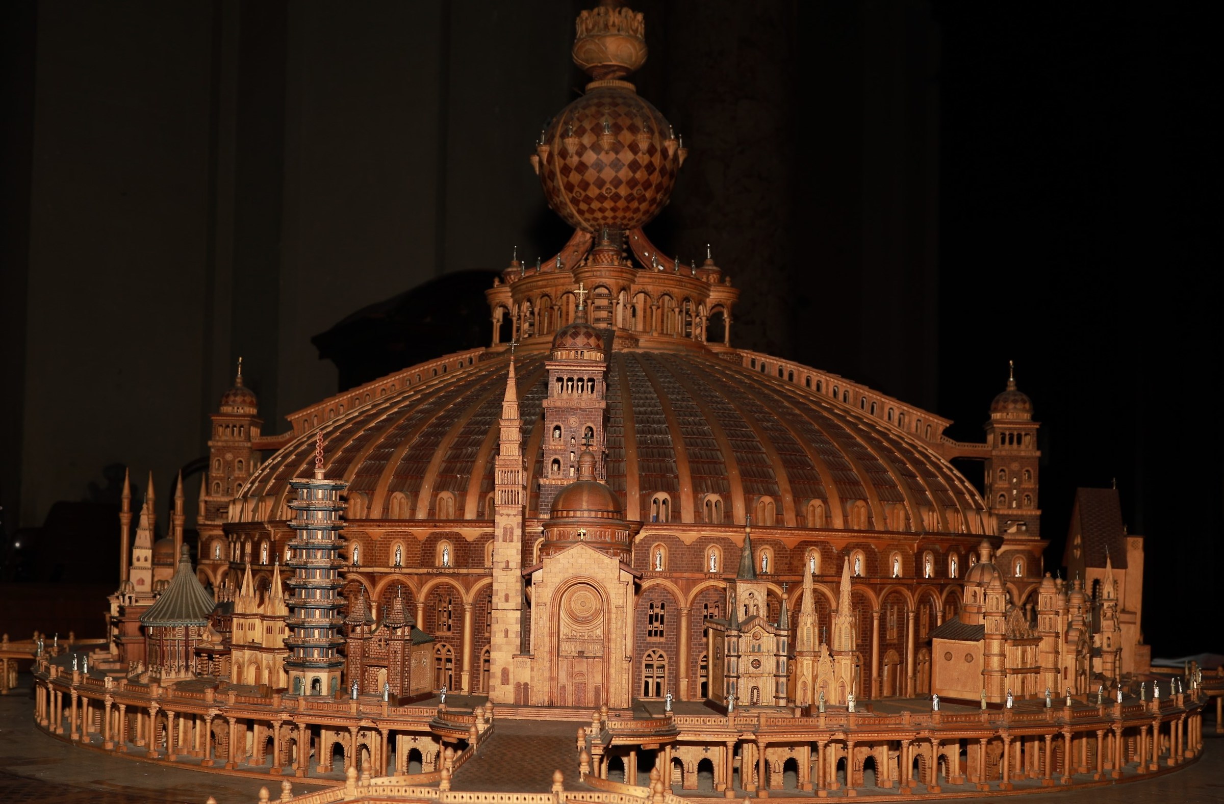 RM S.Ignazio Miniatura in legno Templio del Cristo RE