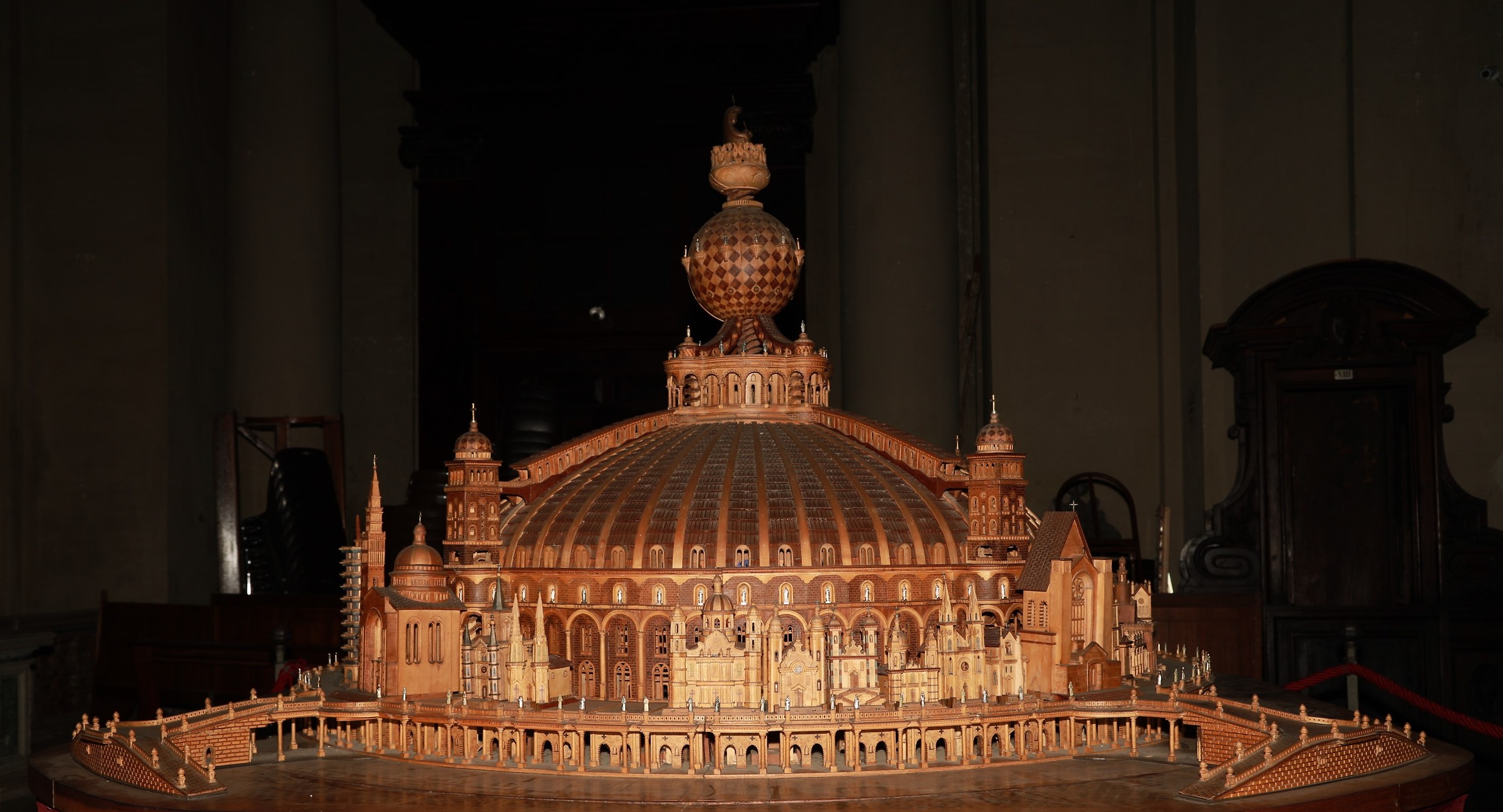 RM S.Ignazio Miniatura in legno Templio del Cristo RE