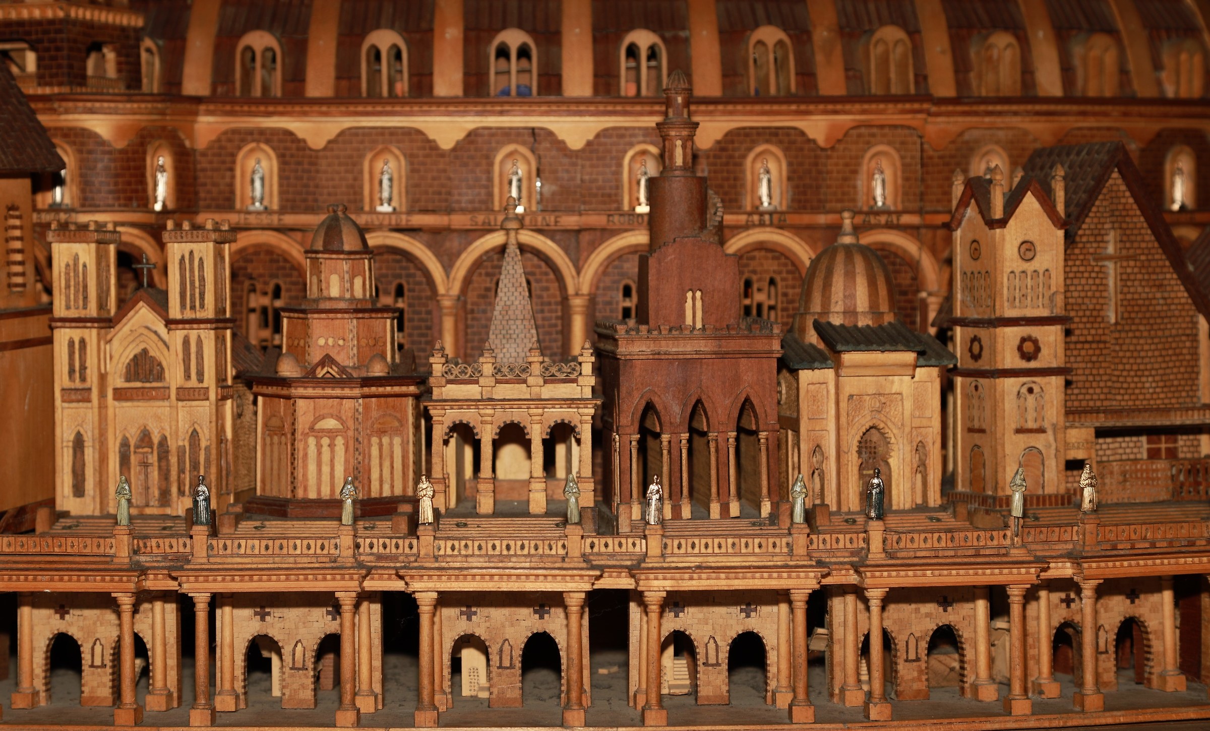 RM S.Ignazio Miniatura in legno Templio del Cristo RE