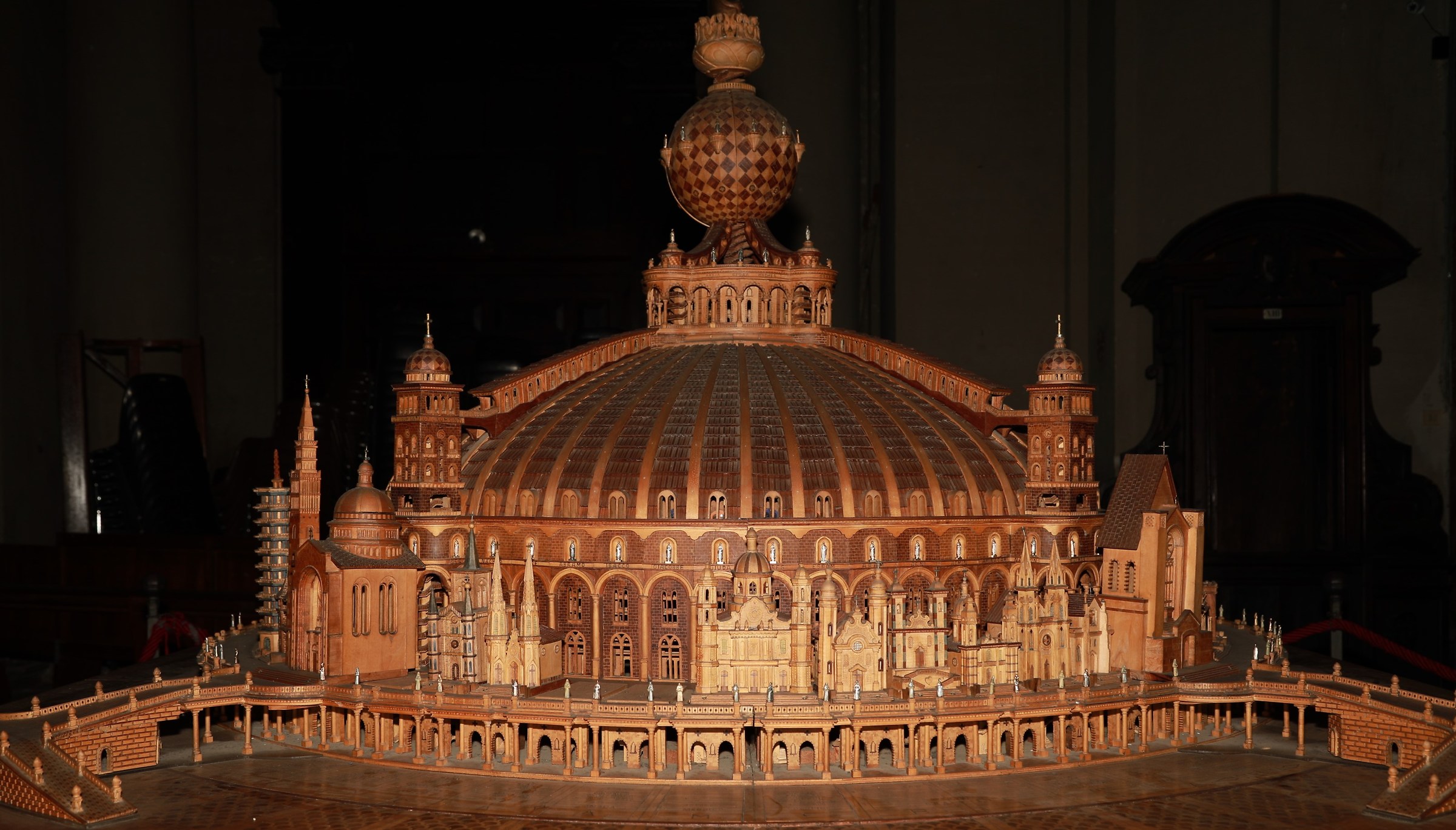 RM S.Ignazio Miniatura in legno Templio del Cristo RE