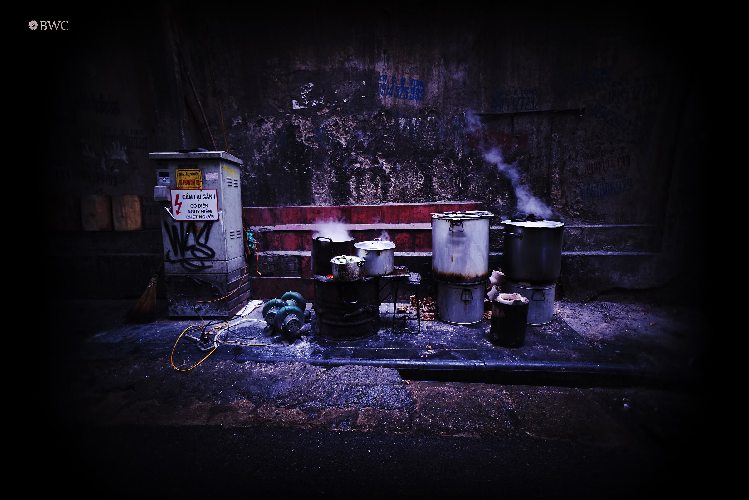 Stufa di carbone ad alta tensione a Hanoi, Vietnam