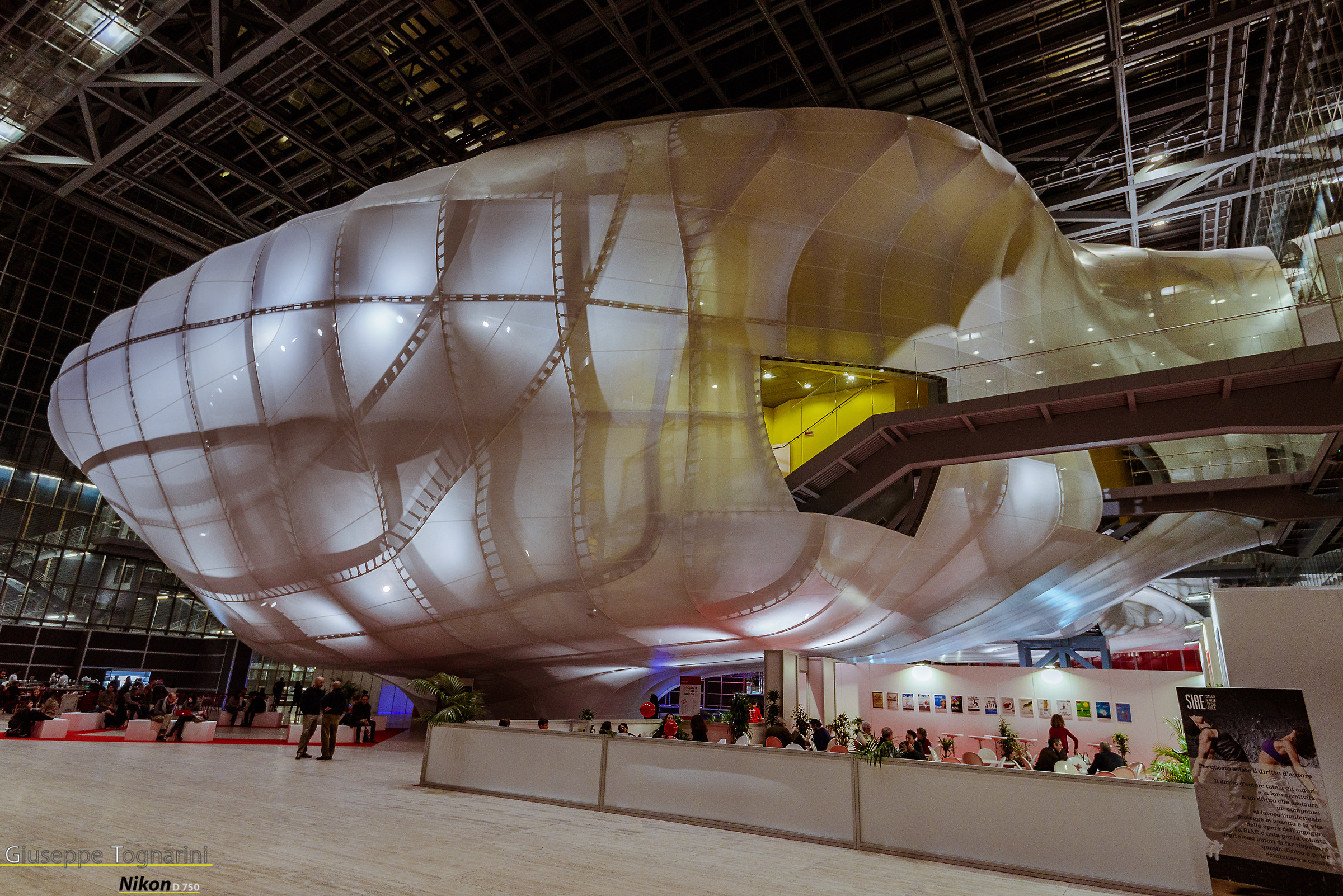 The Fuksas cloud - "More books, more free" event