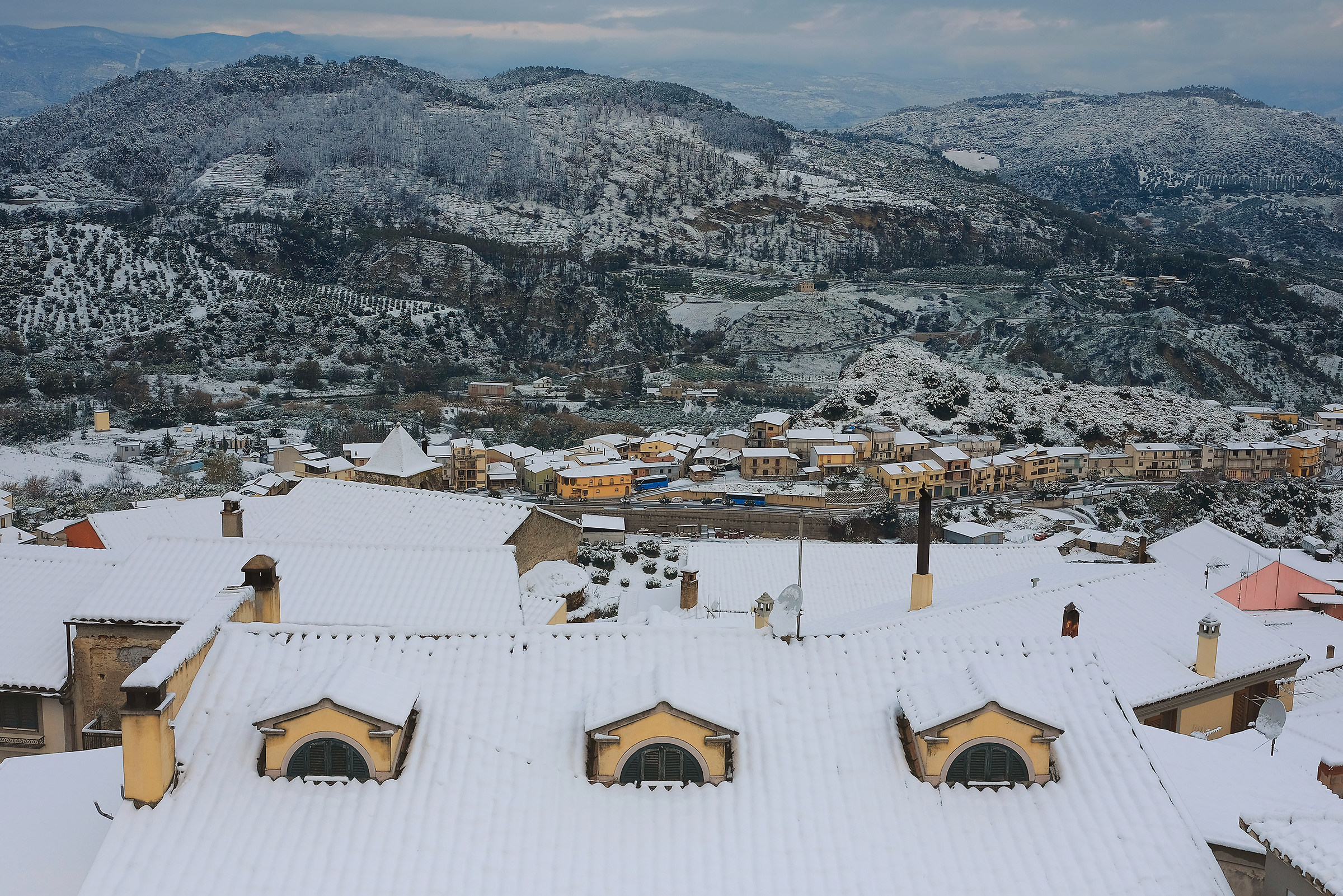 The three windows on the roof!