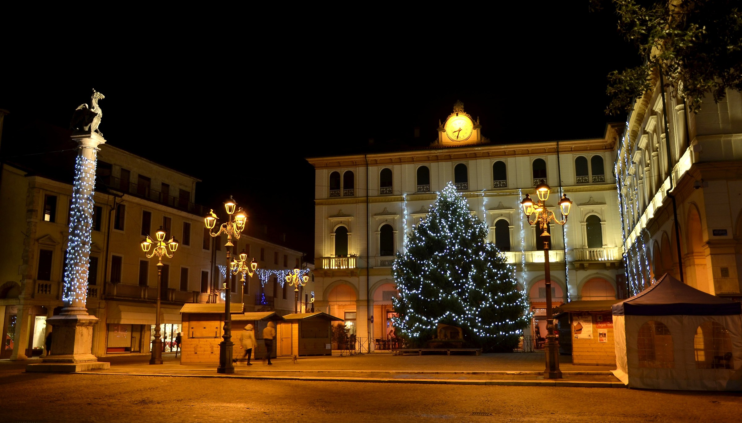 The town hall to party