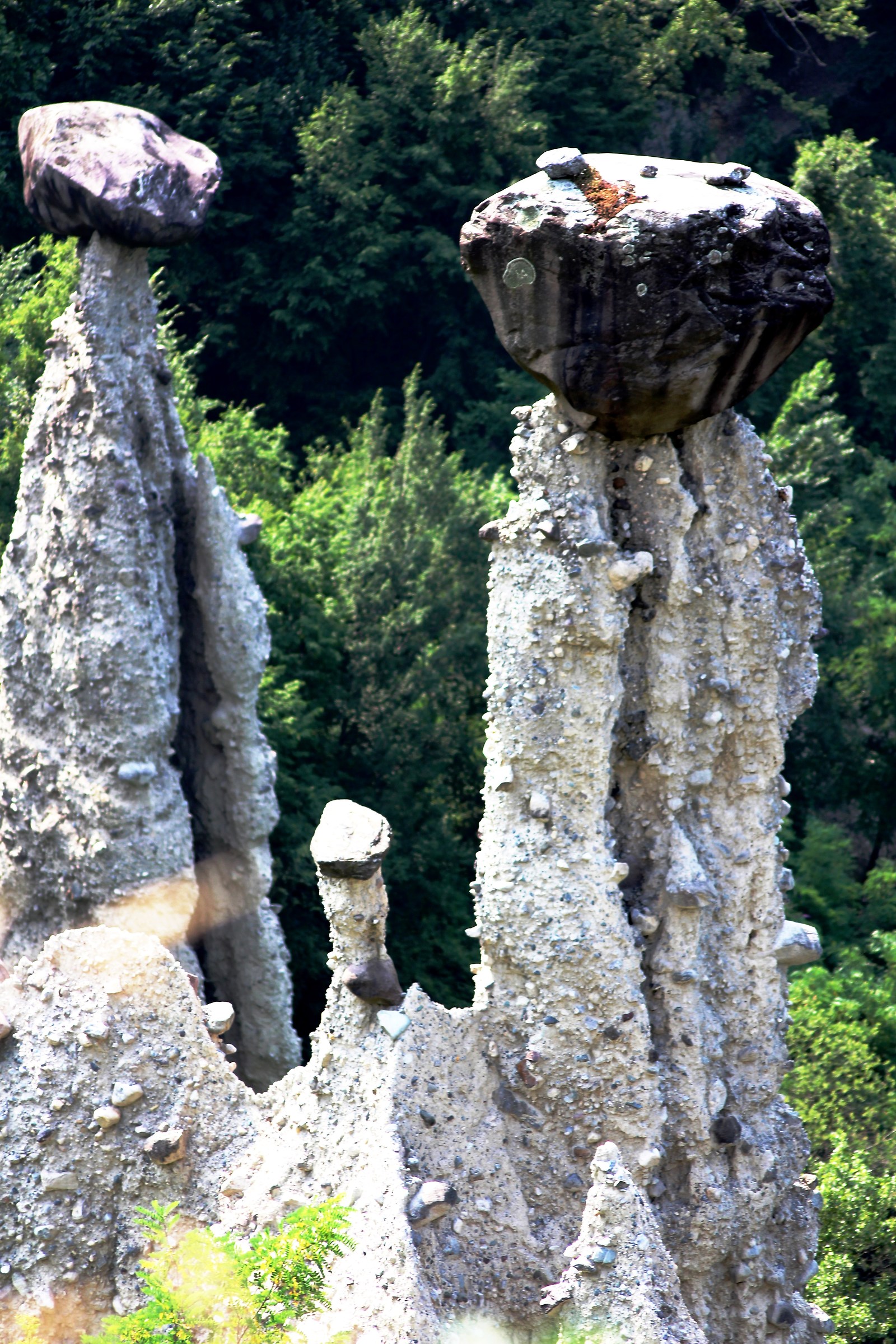 The pyramids of Zone