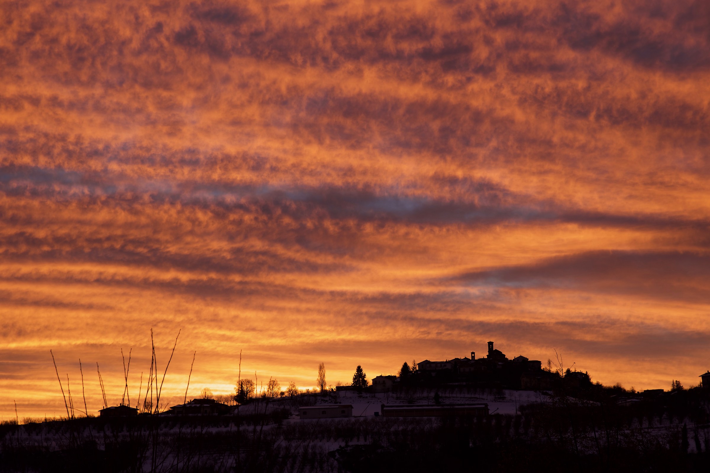 Montelupo Albese all'alba