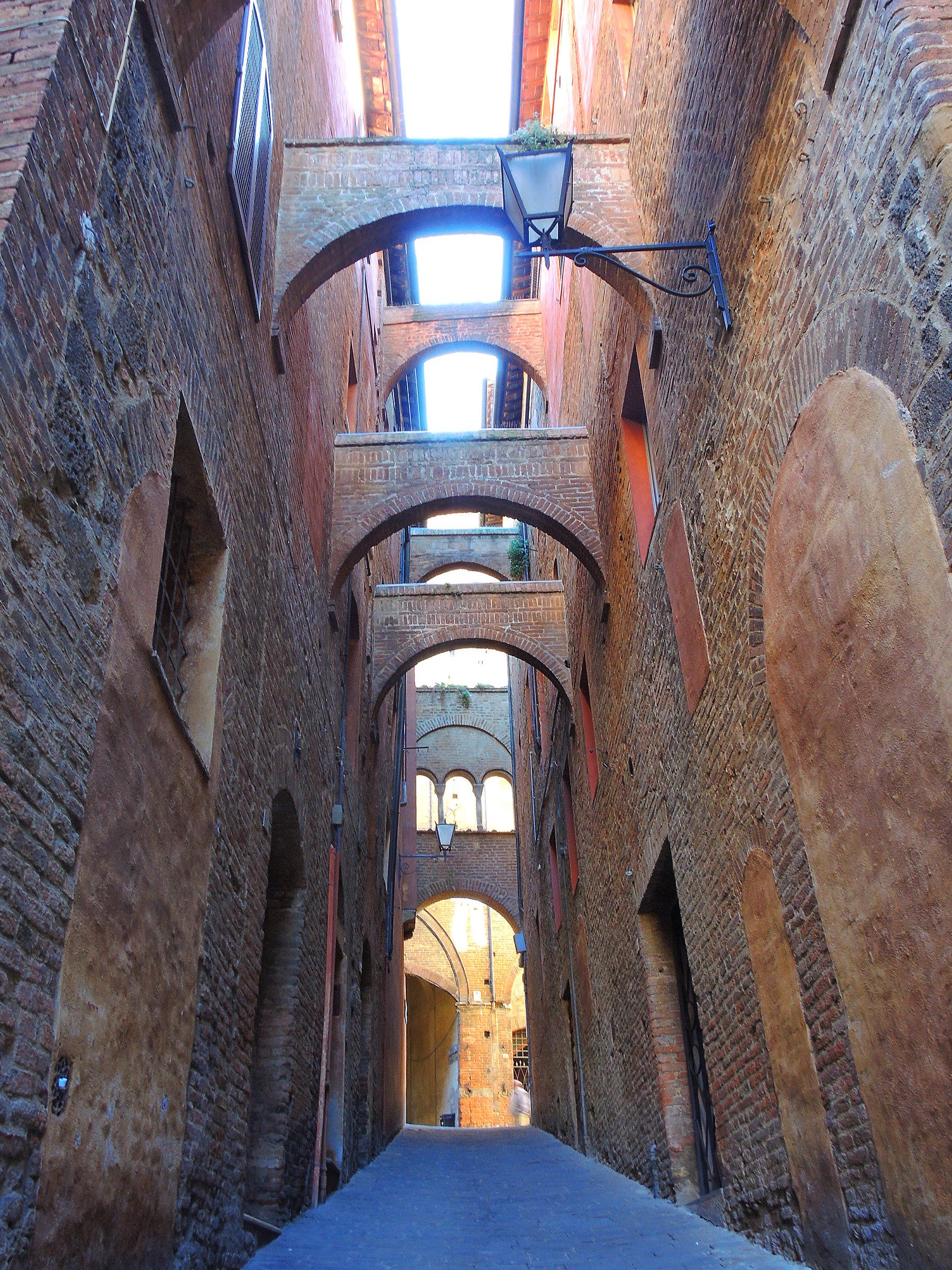 3142 - la città imprigionante