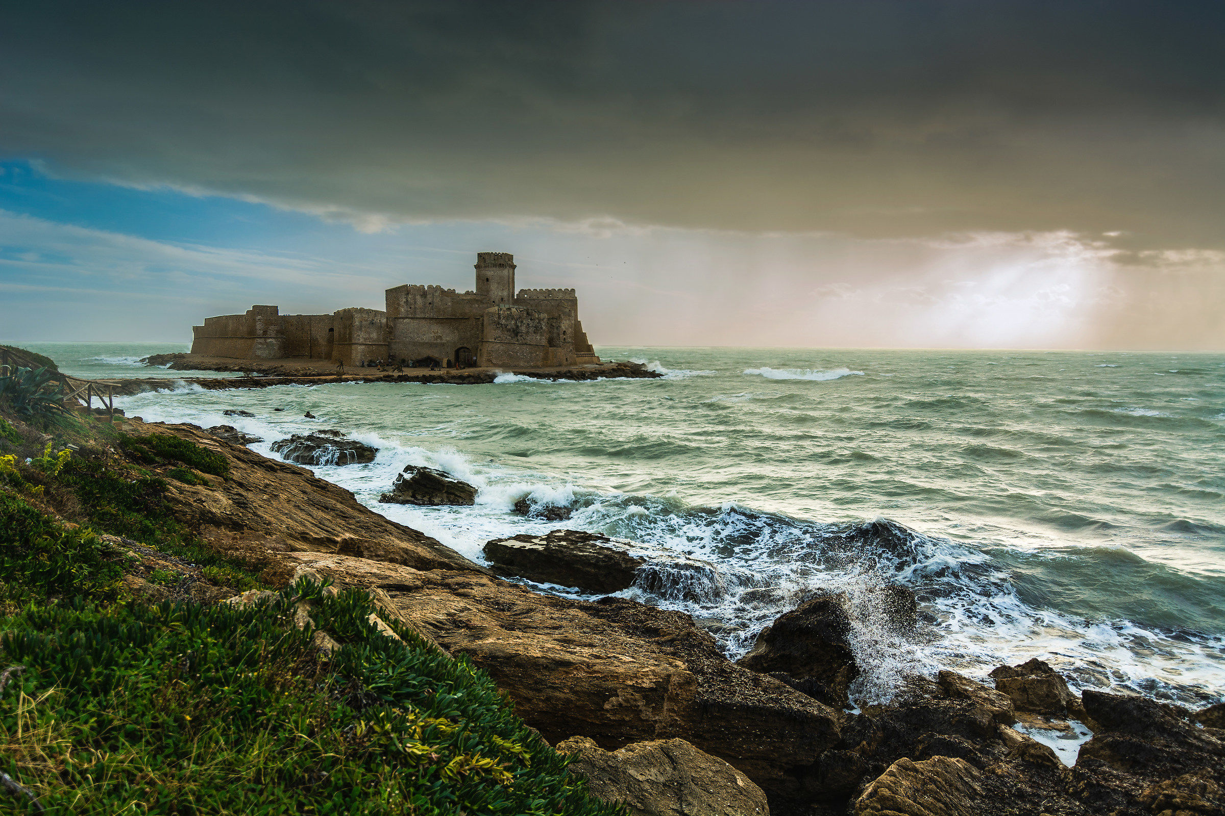 Moved sea at Le Castella