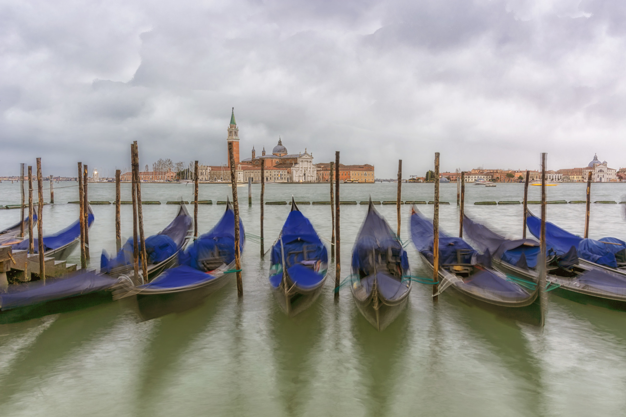 Gondolas moves .....