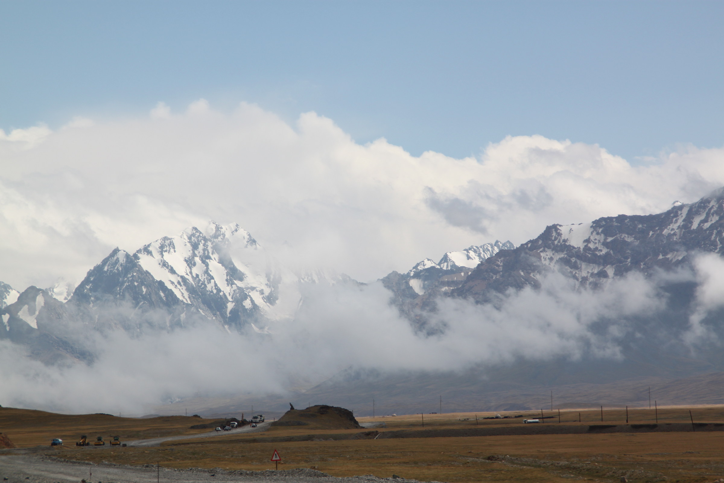 Sarchu, chain of the Himalayas step over 4000 meters
