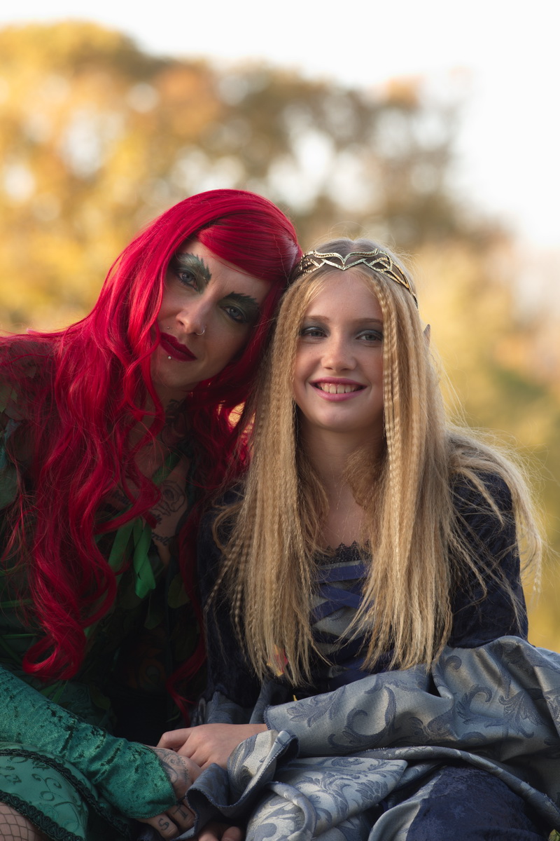 Red Woman and Sister