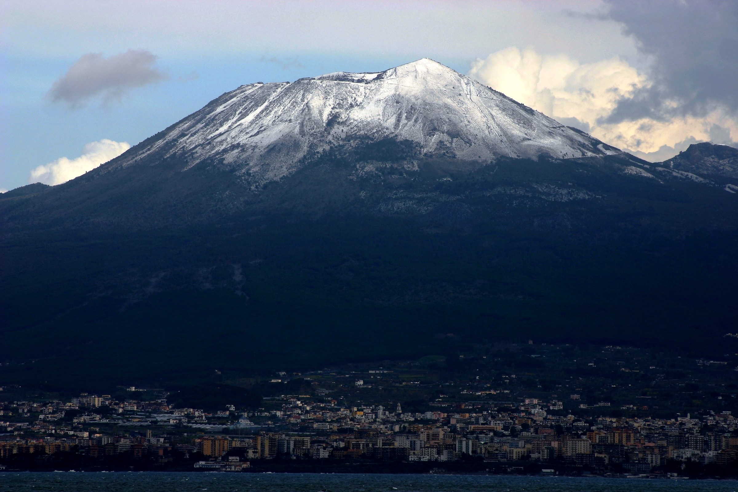 The whitewashed vesuvio
