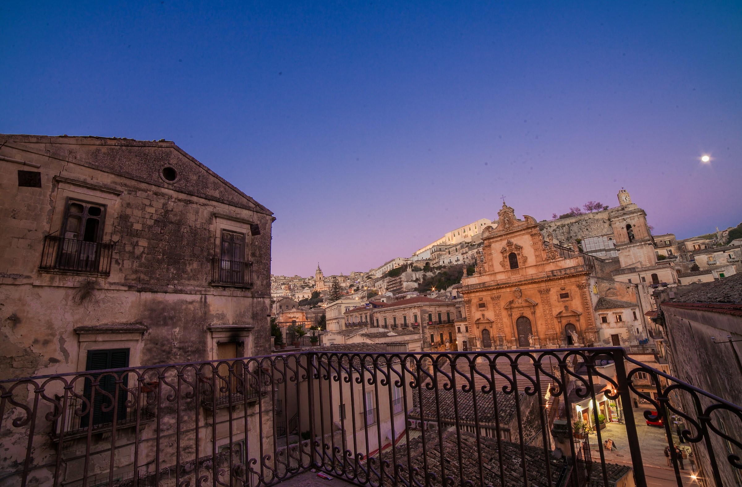 vista sui duomi di modica da Cattidduni