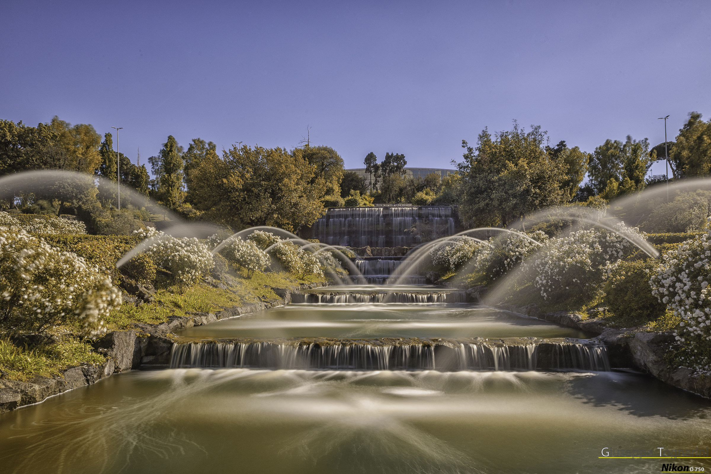 The falls of the EUR