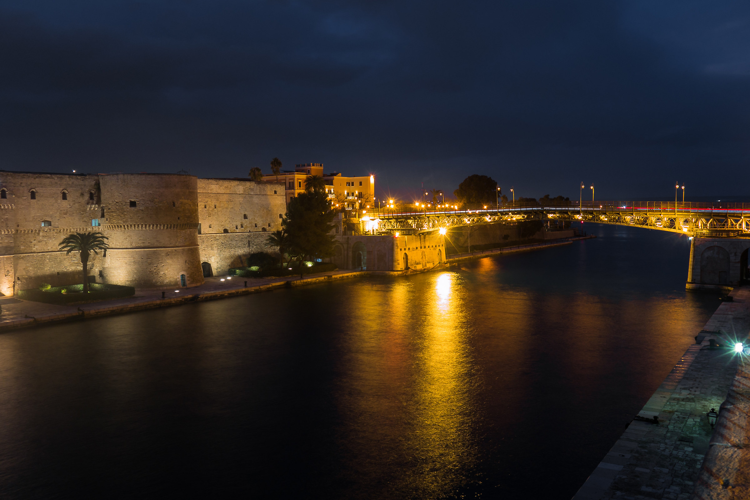 Tra l'uno e l'altro mar