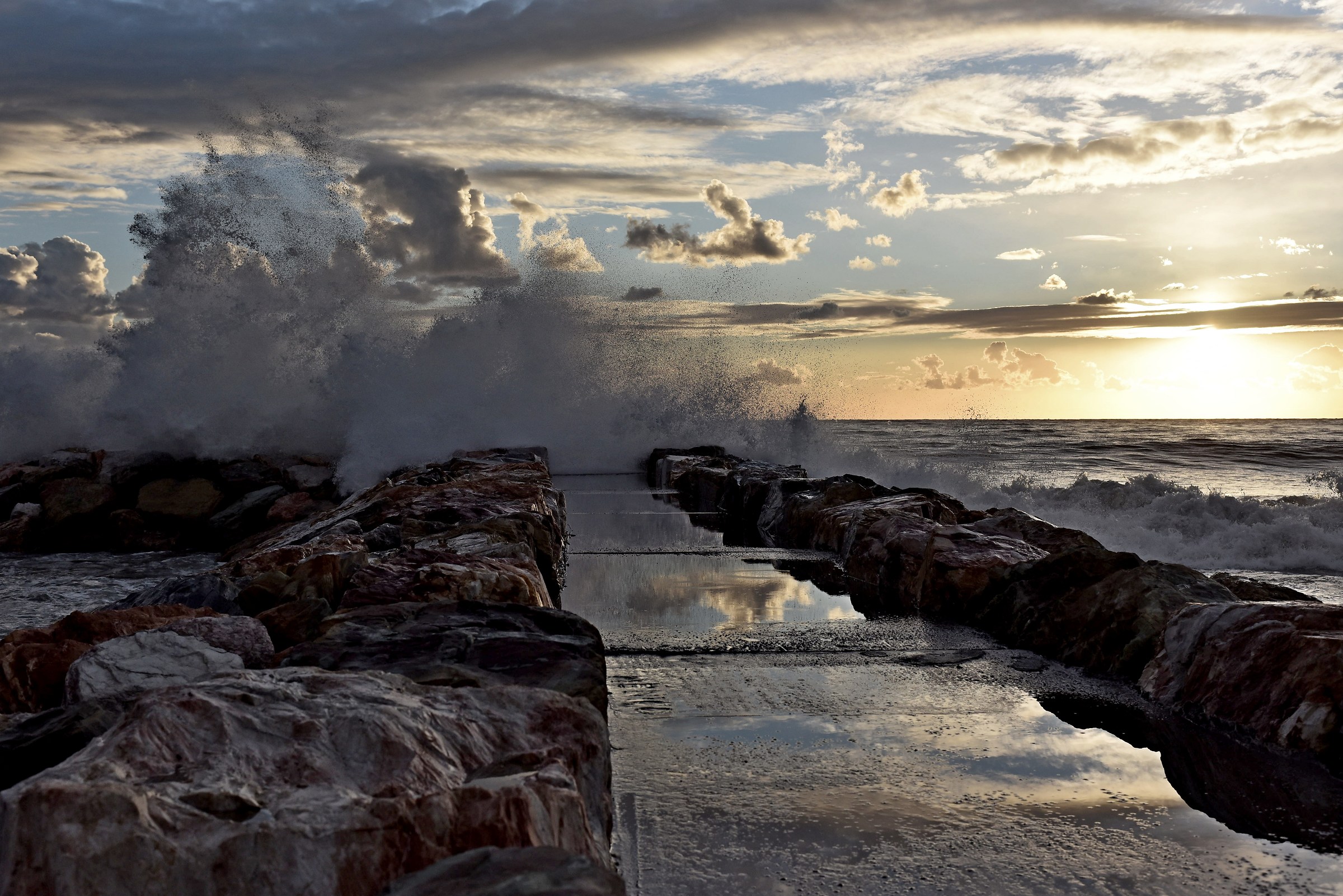 the impetuous sea to the tramnto