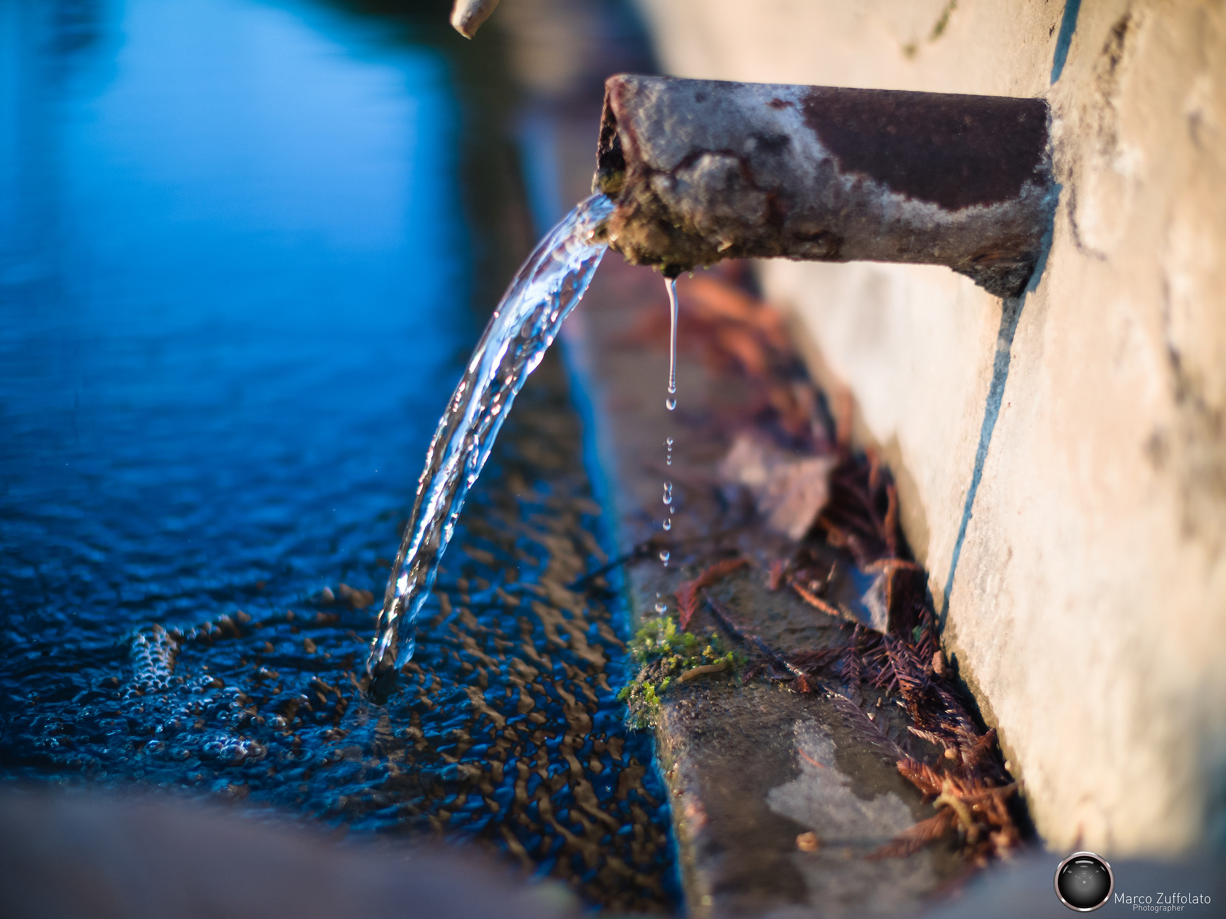 Drinking fountain color I