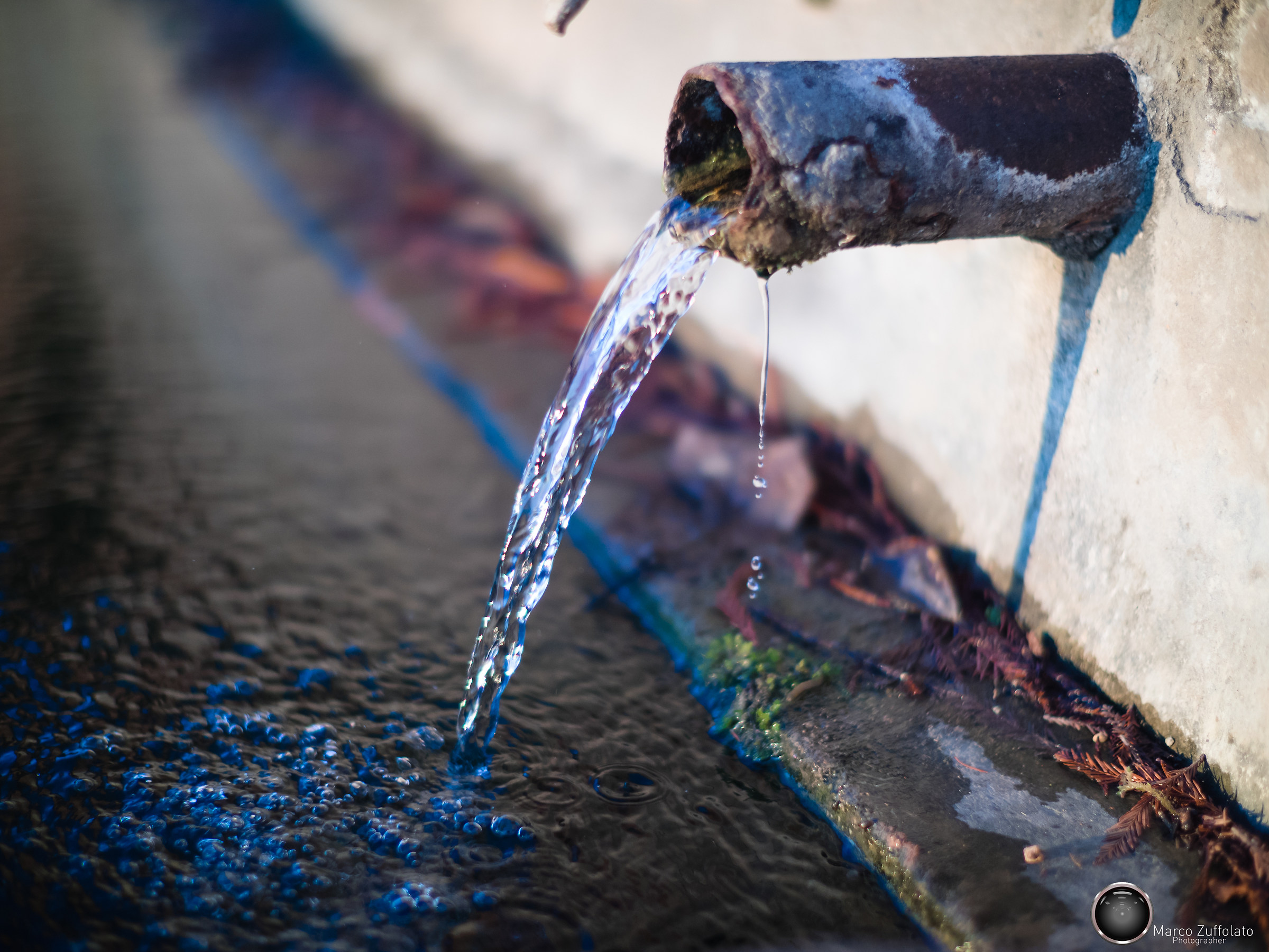 Drinking fountain color II