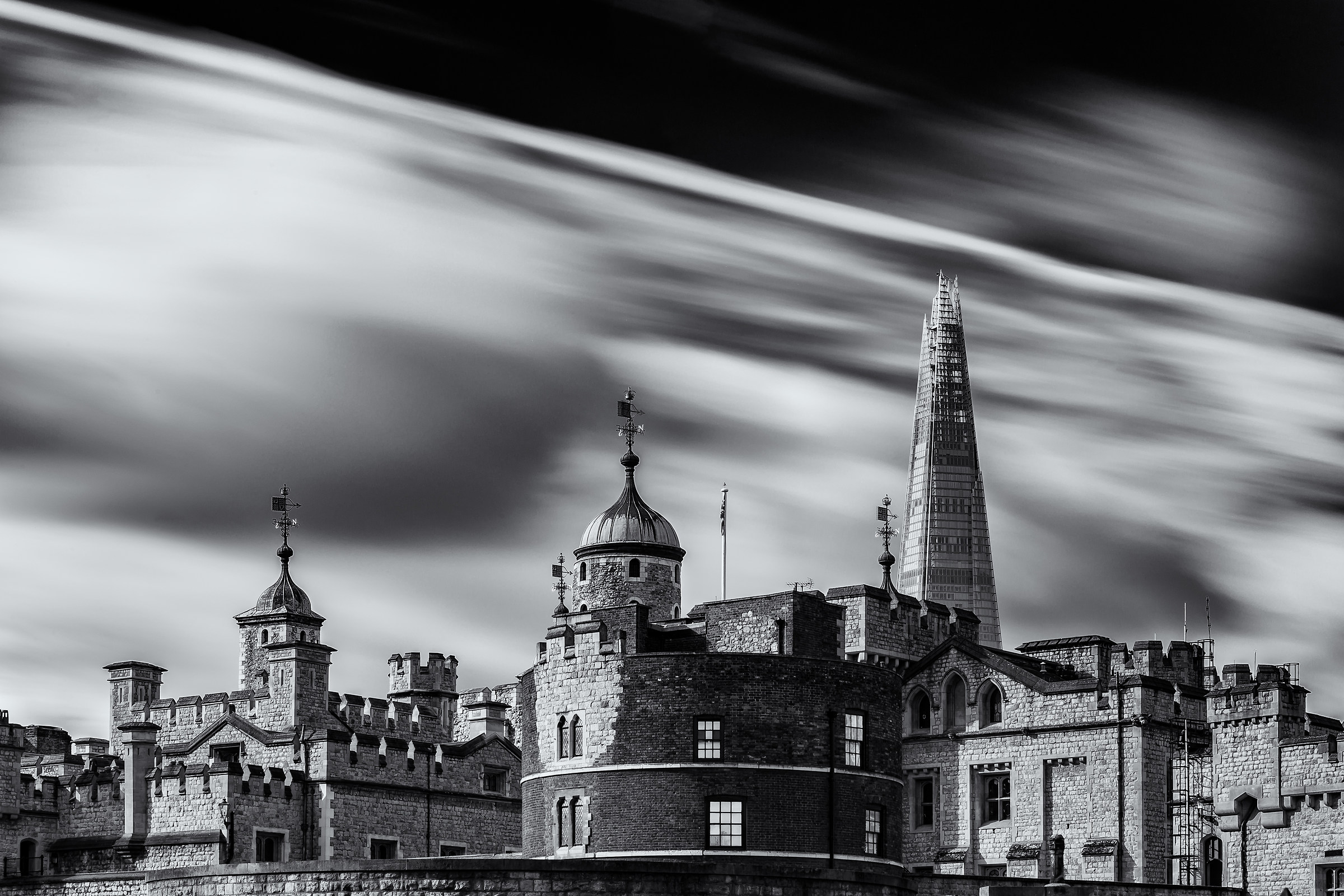 The jewelry house ... and the glass shard