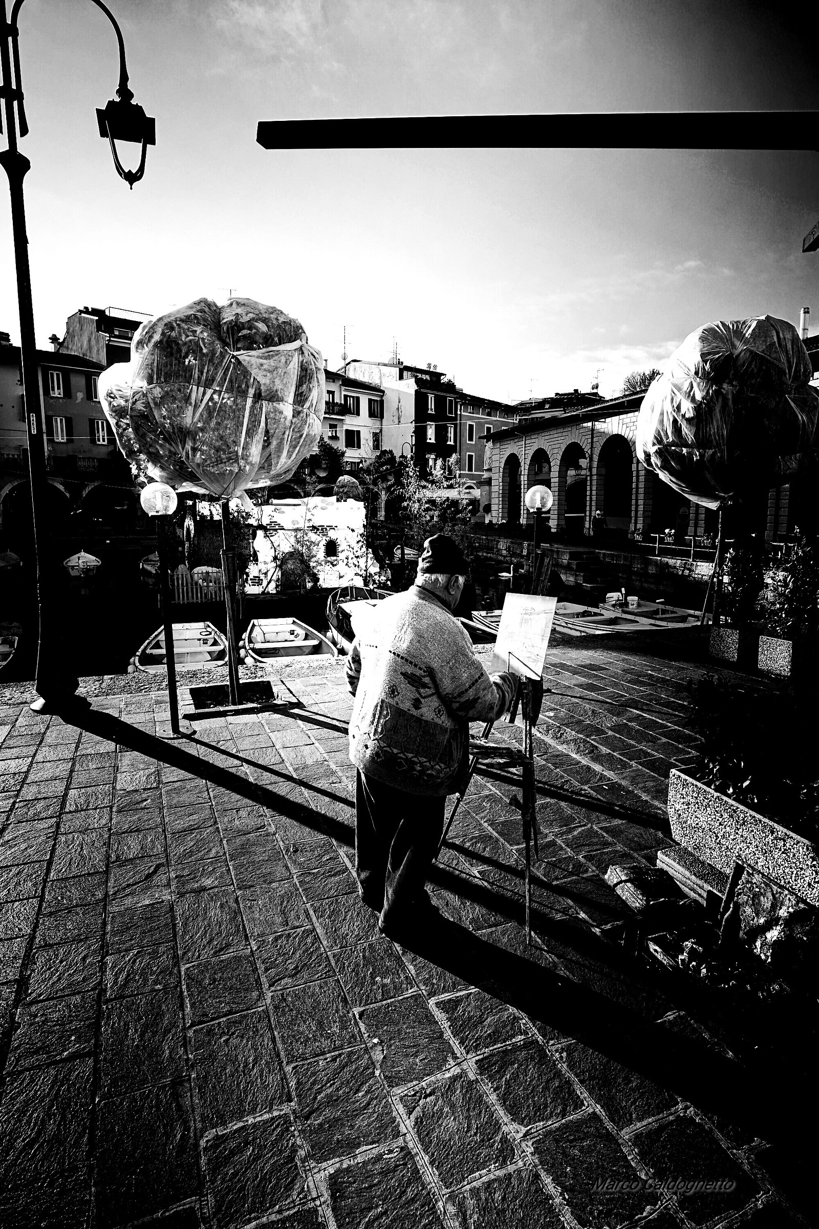 prova a dipingere la luce sulle pareti delle case...