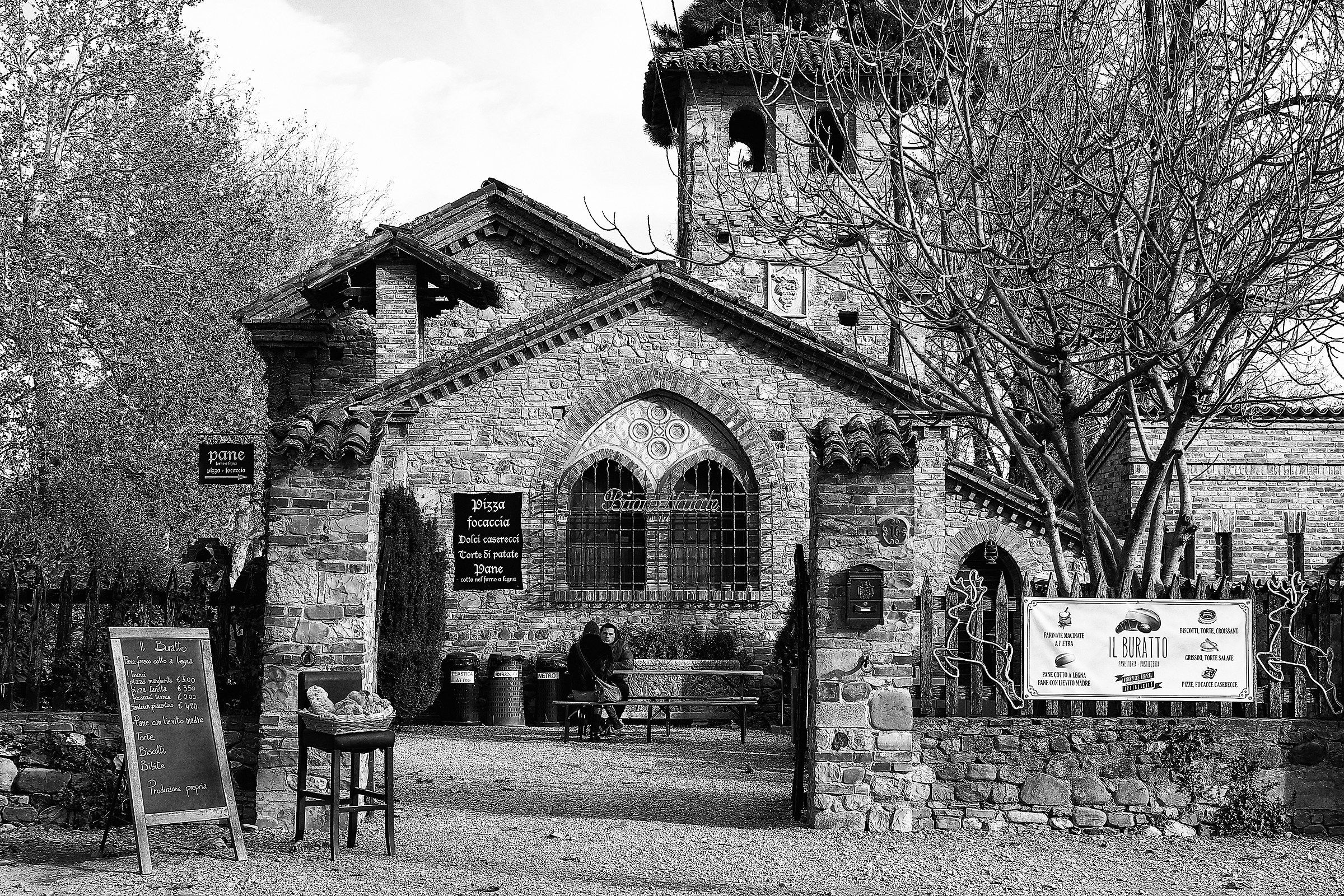 "Medieval" baked couple stop