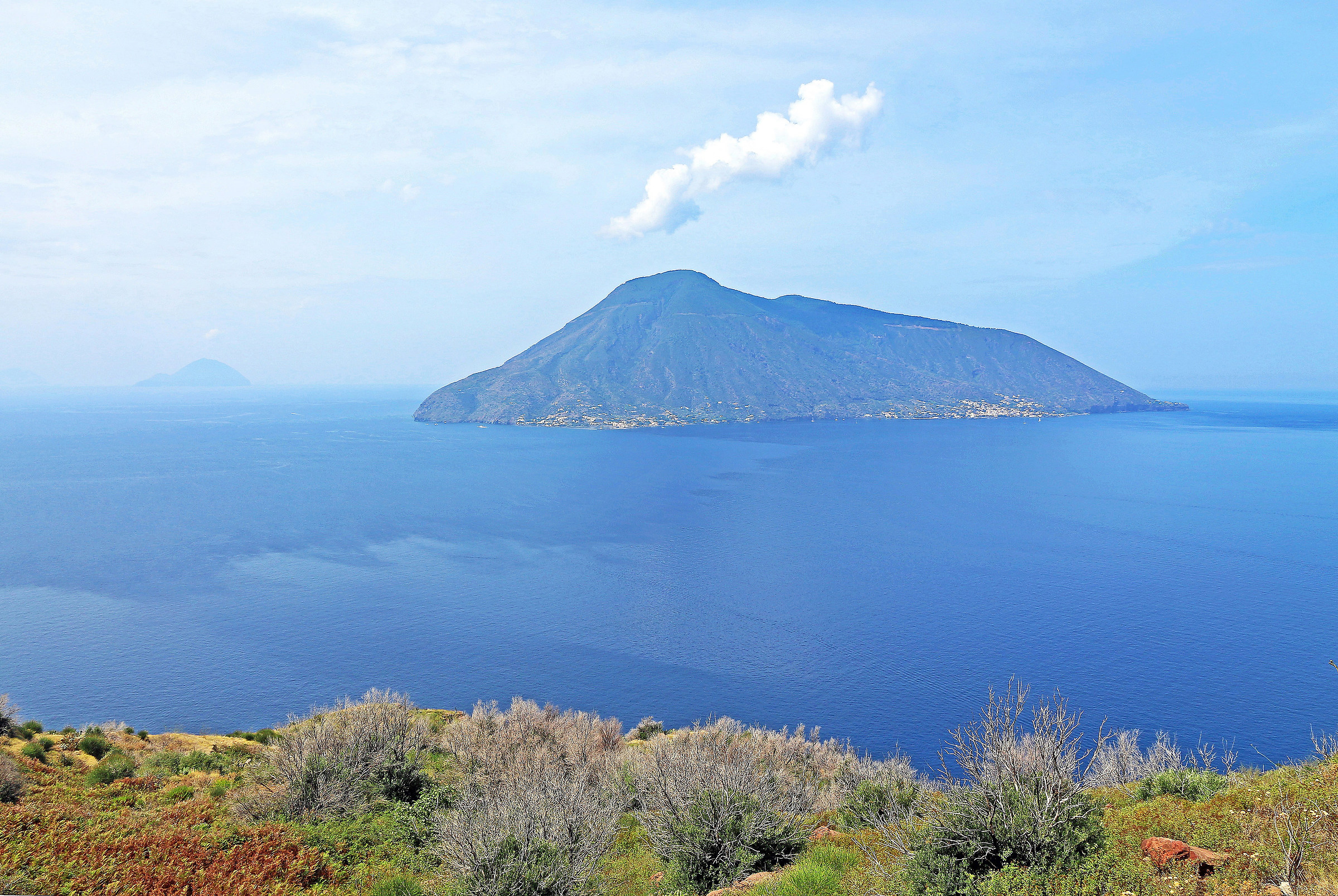 Eolie: Salina vista da Lipari