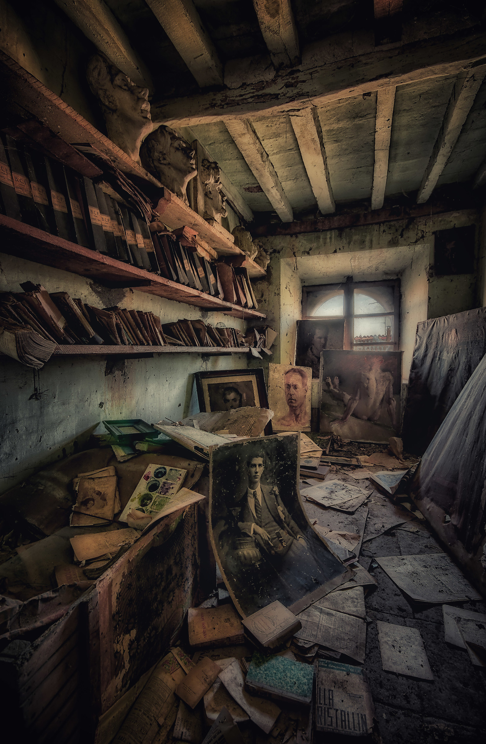 The abandoned house of the artist ....