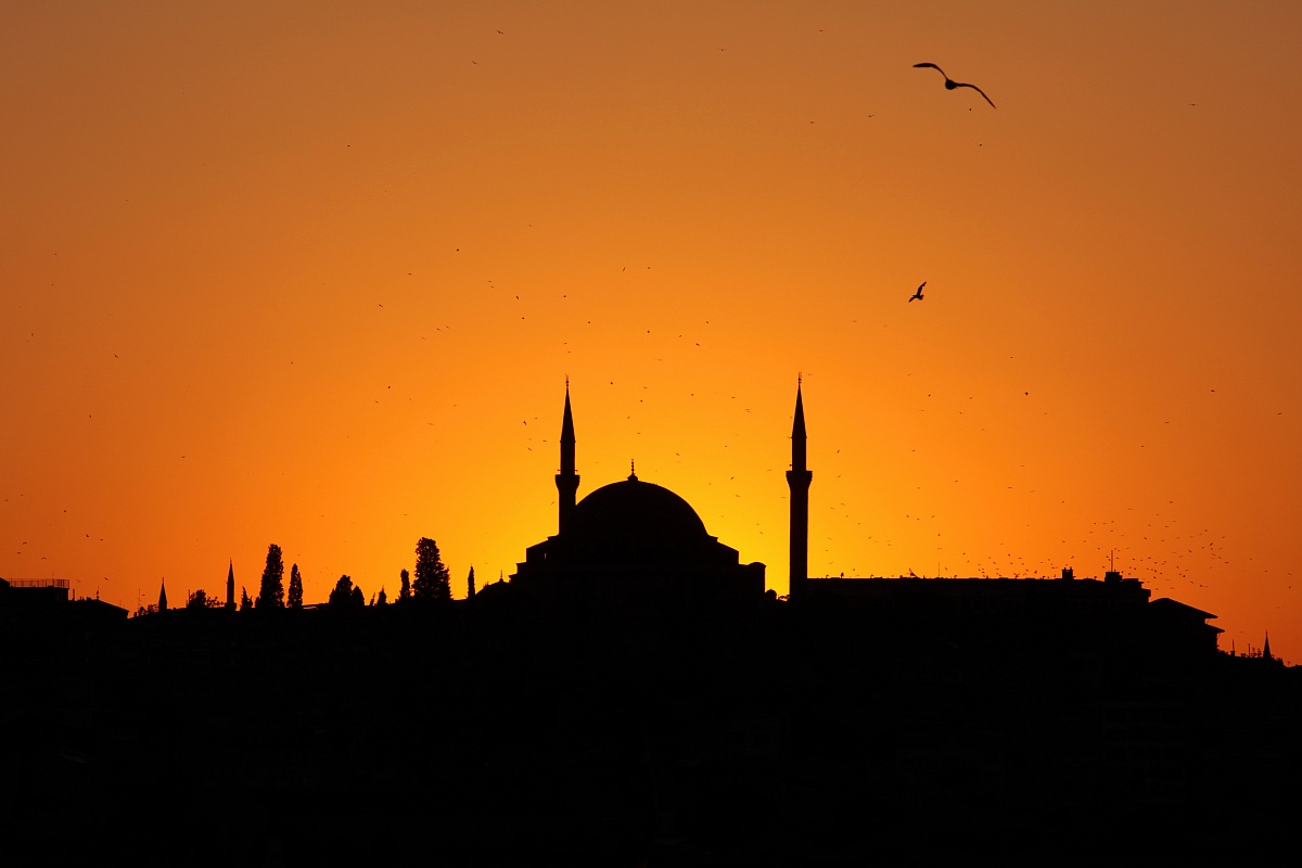 Yavuz Sultan Selim Camii al tramonto