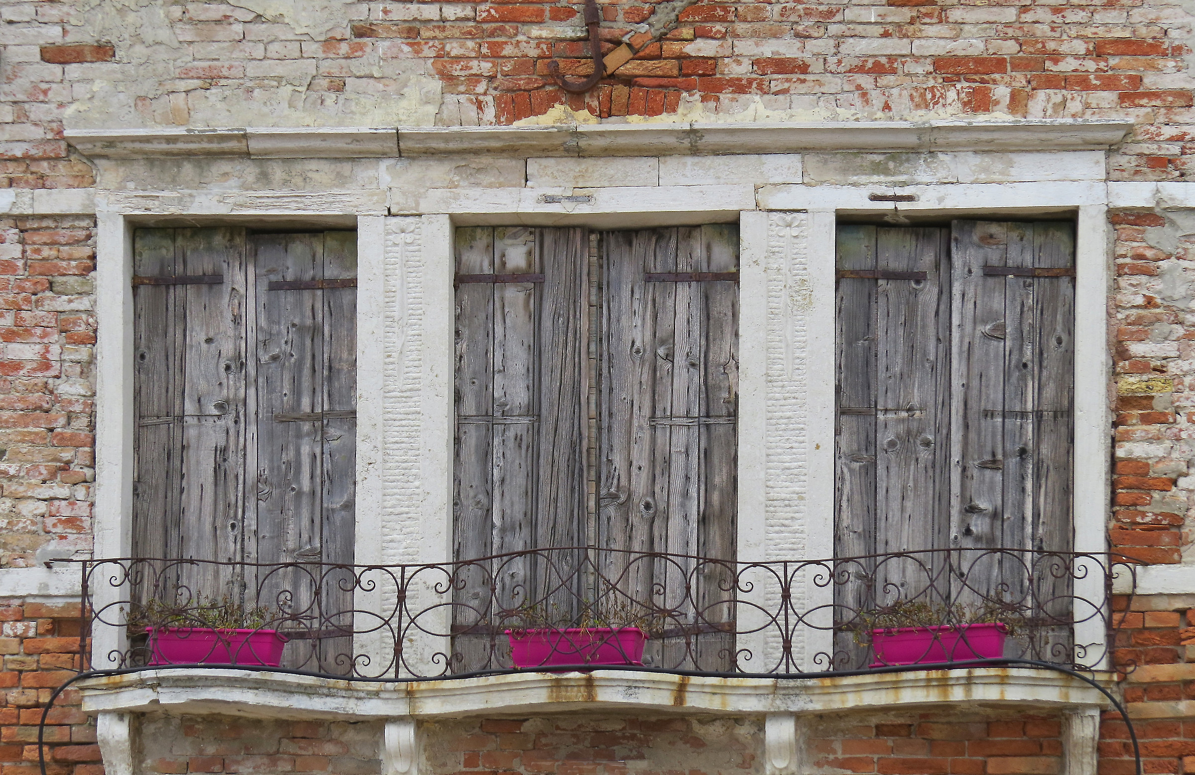 Ivecchi balconies of Lio Piccolo