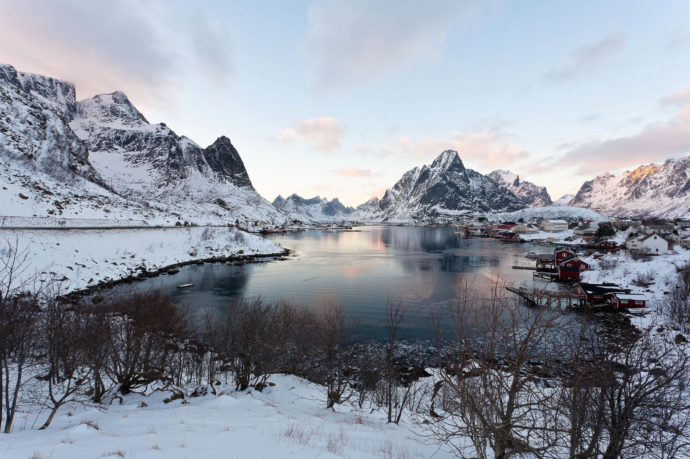 Last lights on Reine