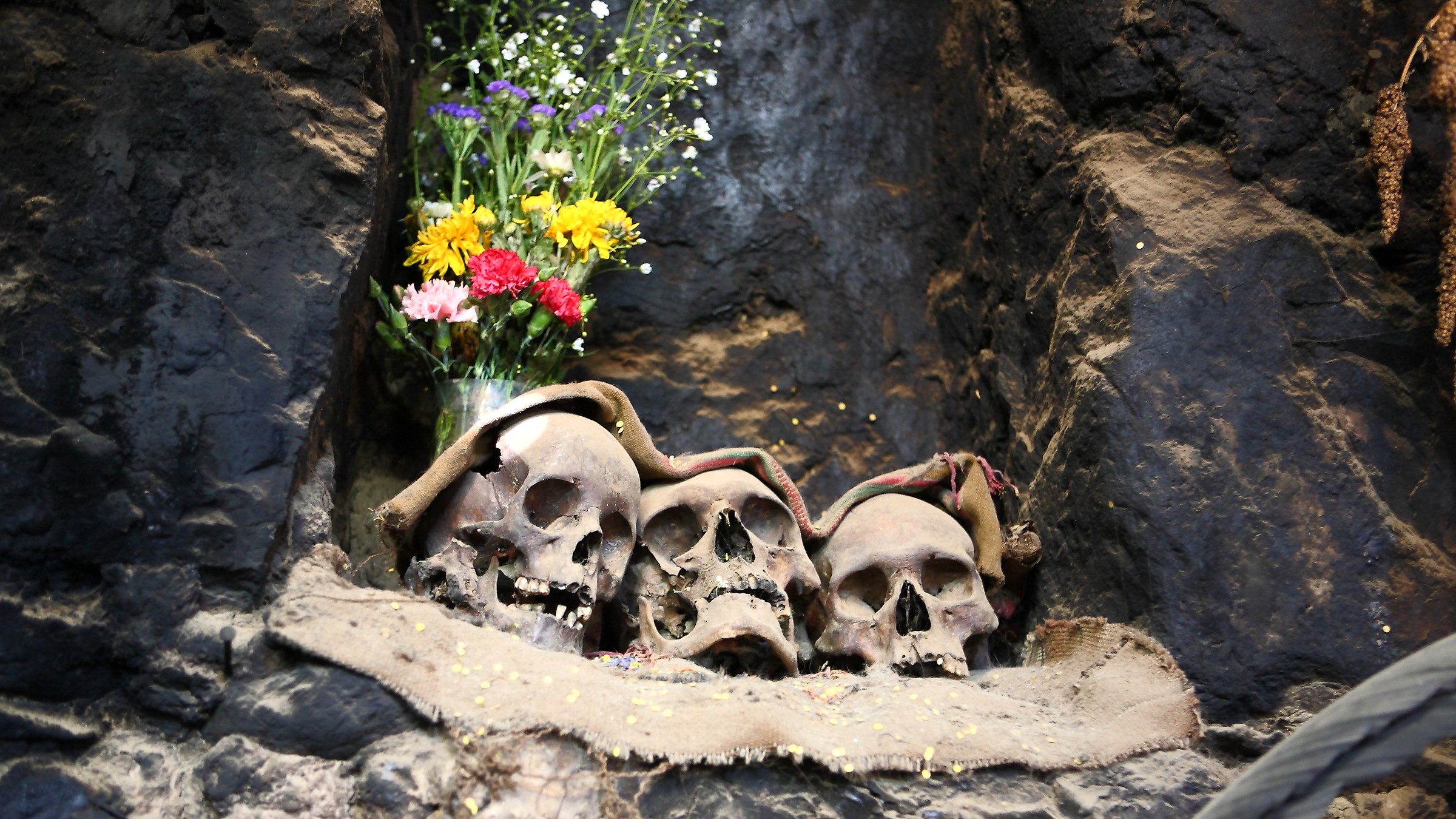 Altare degli Antenati (tenuto in casa), Perù