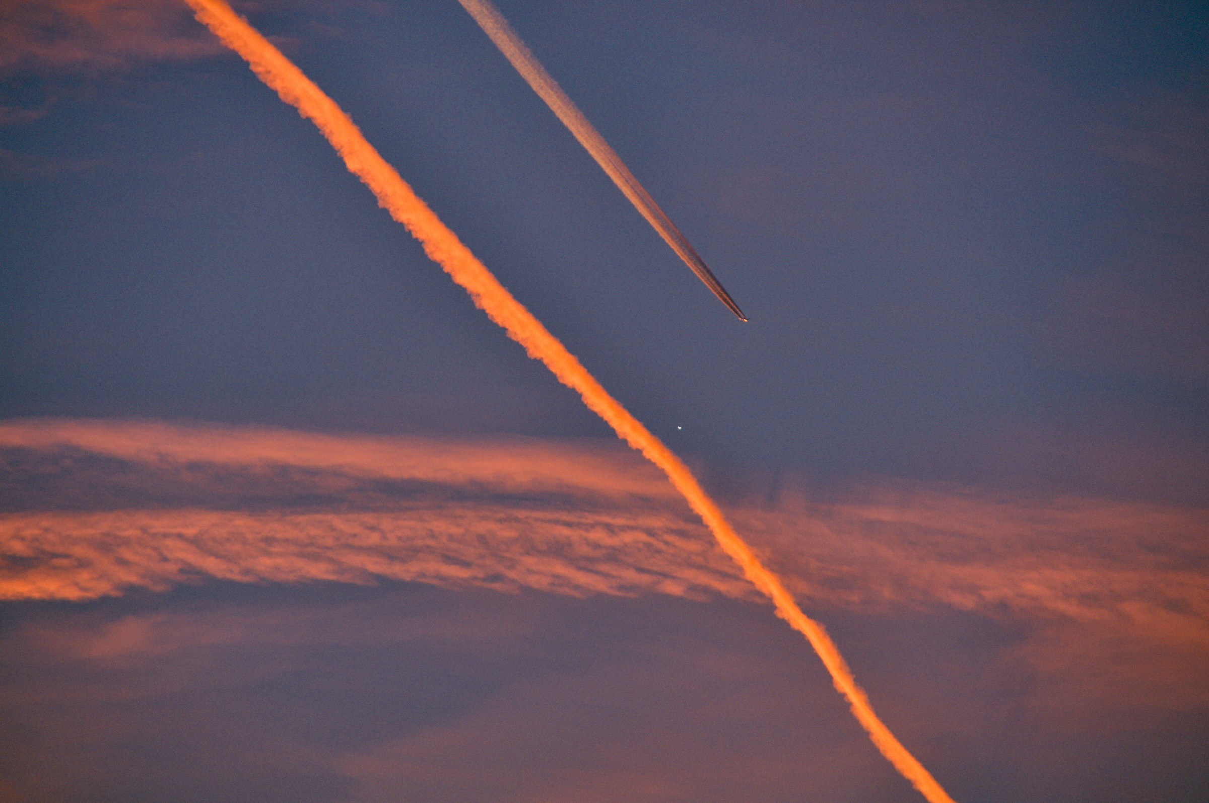 Scie di luce al tramonto