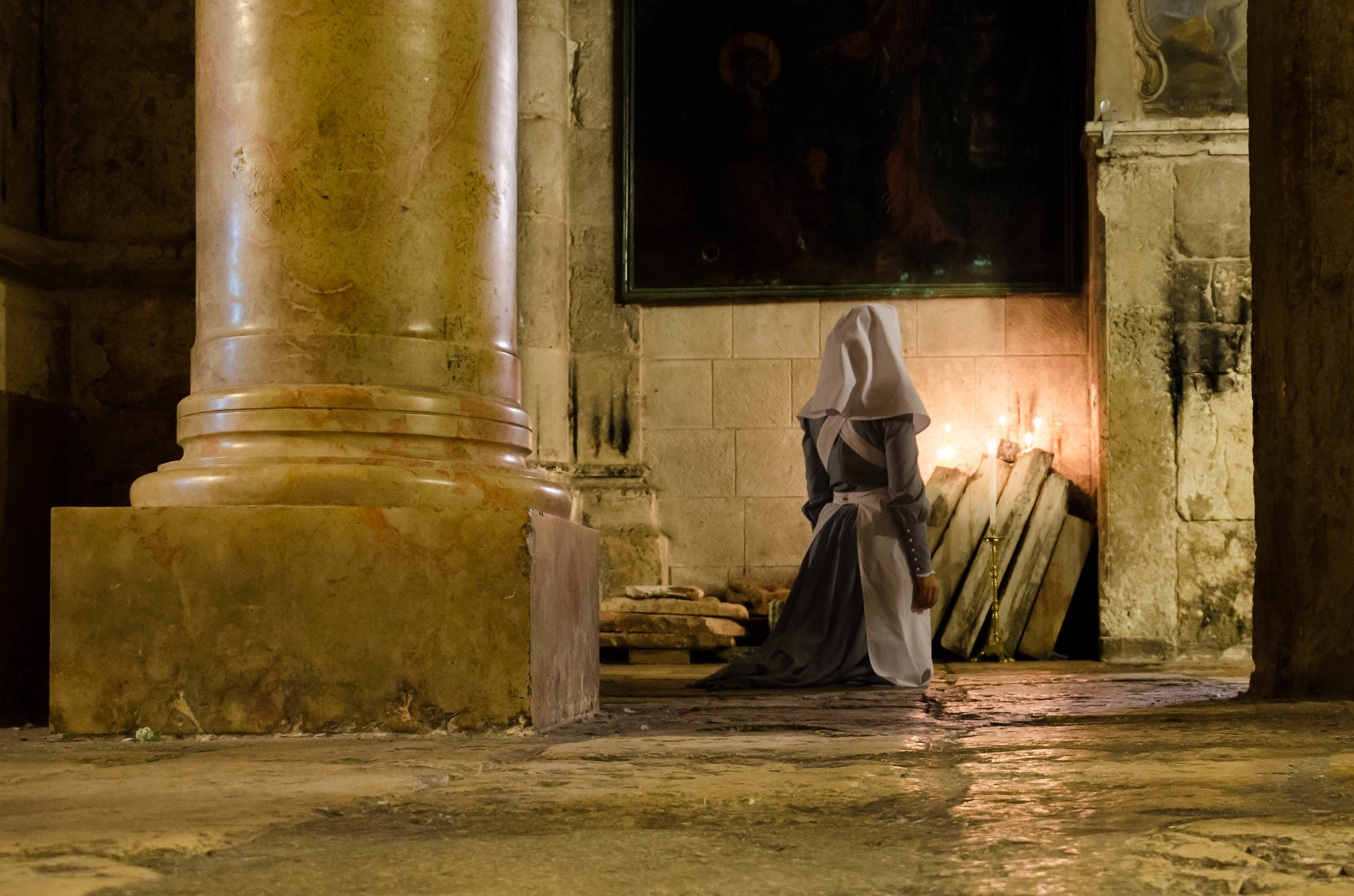 At night at the Sam. Tomb