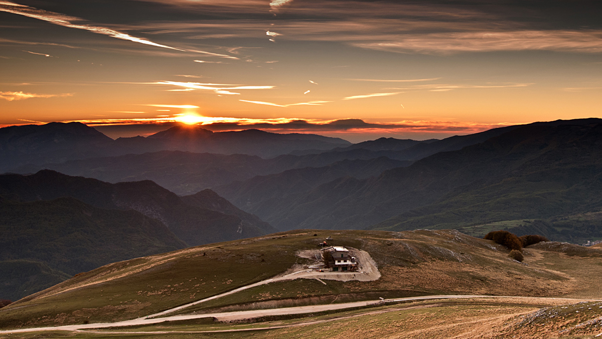 Alba verso il rifugio Forca di Presta