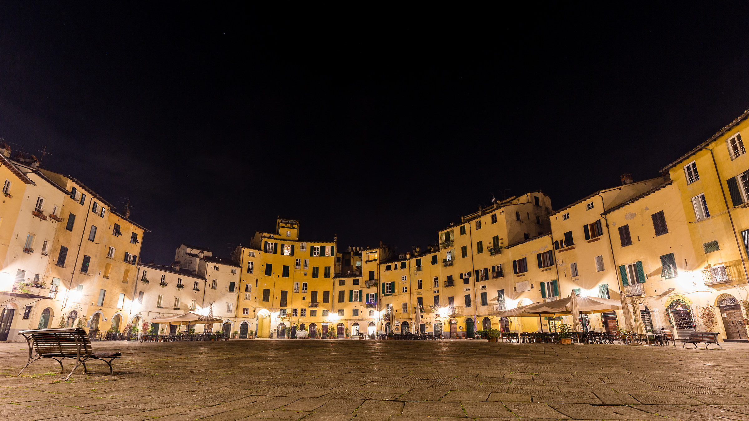Lucca and its amphitheater
