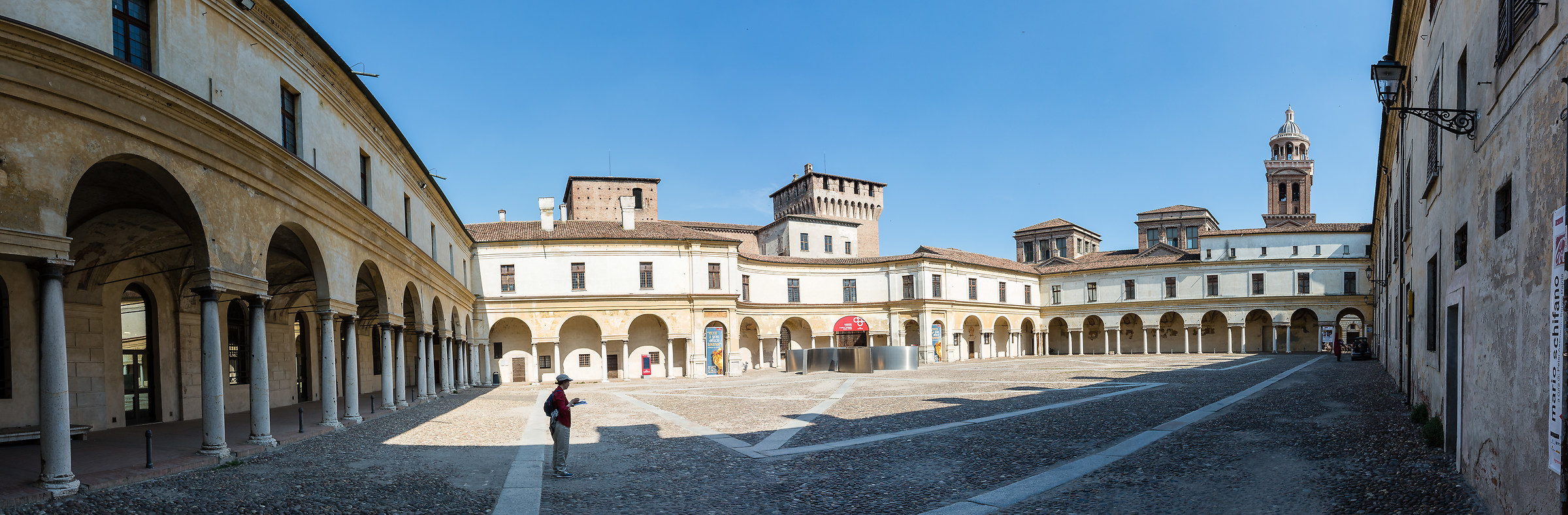 Mantua and its courts