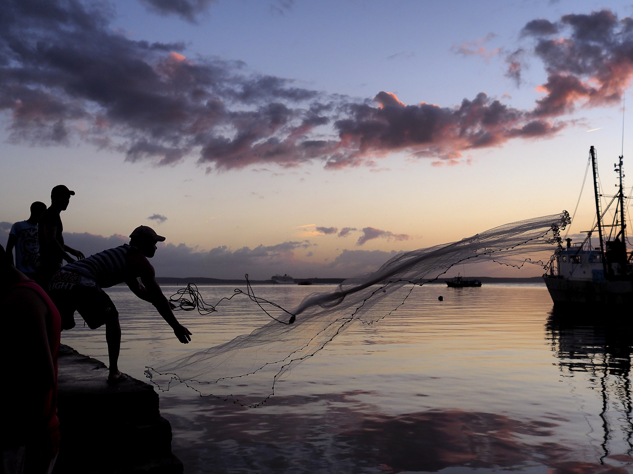 pescatori al porto - Cienfuegos, Cuba