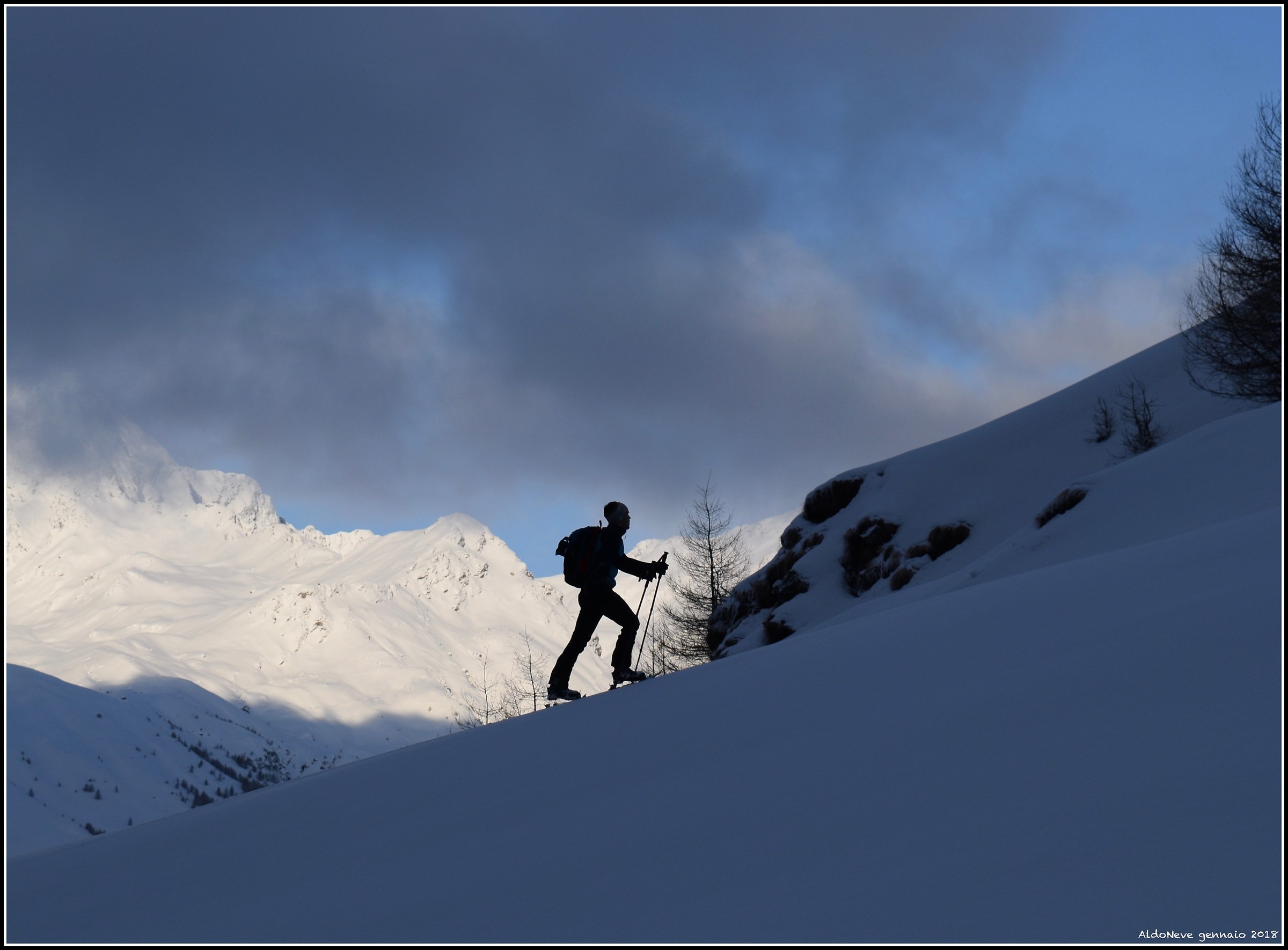 Uscendo dalle nuvole.