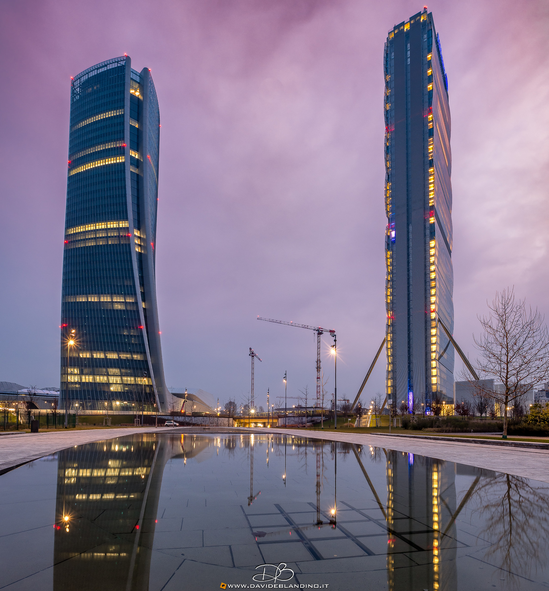 Piazza Tre Torri con Due Torri