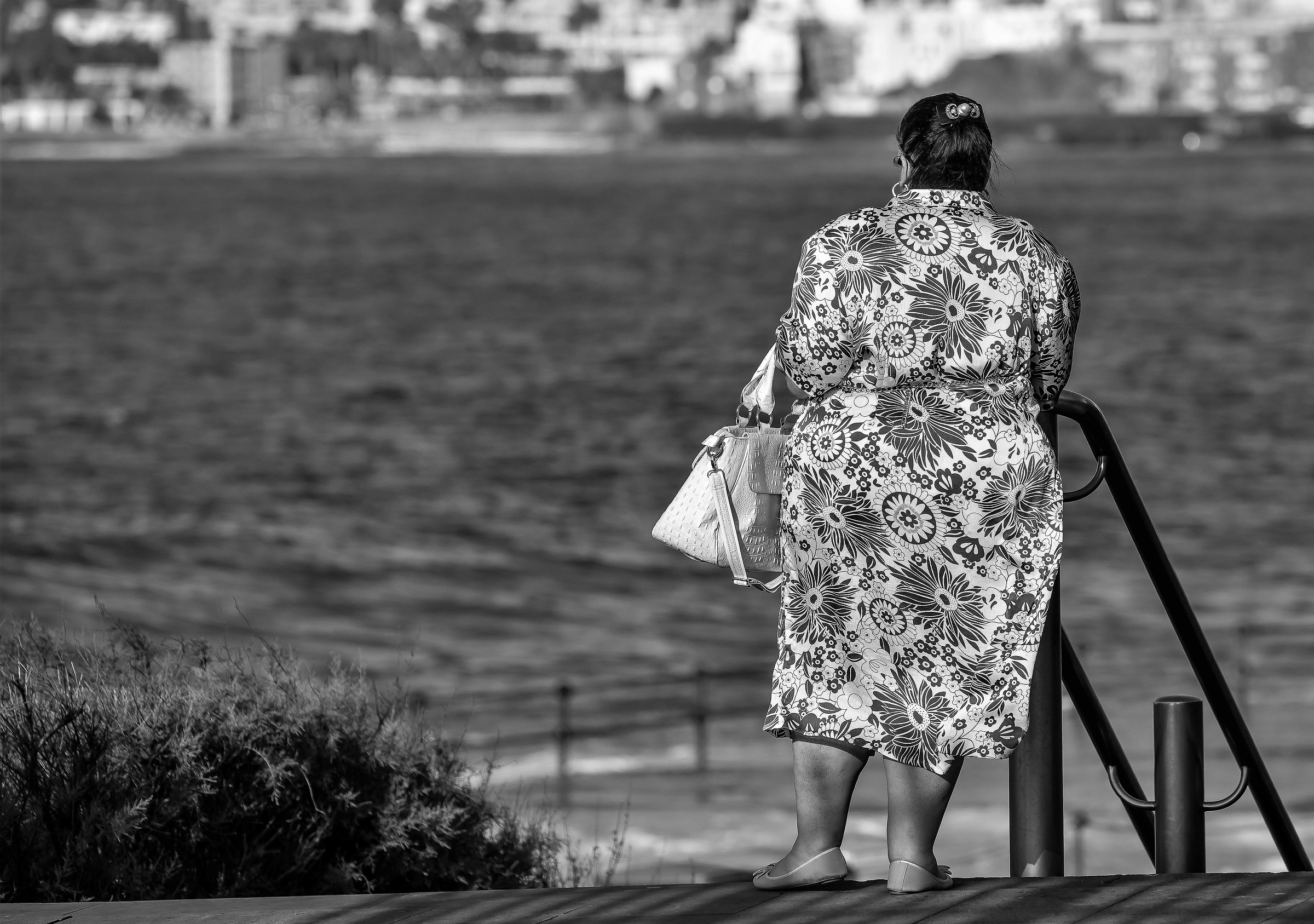 the lady in front of the sea ...............