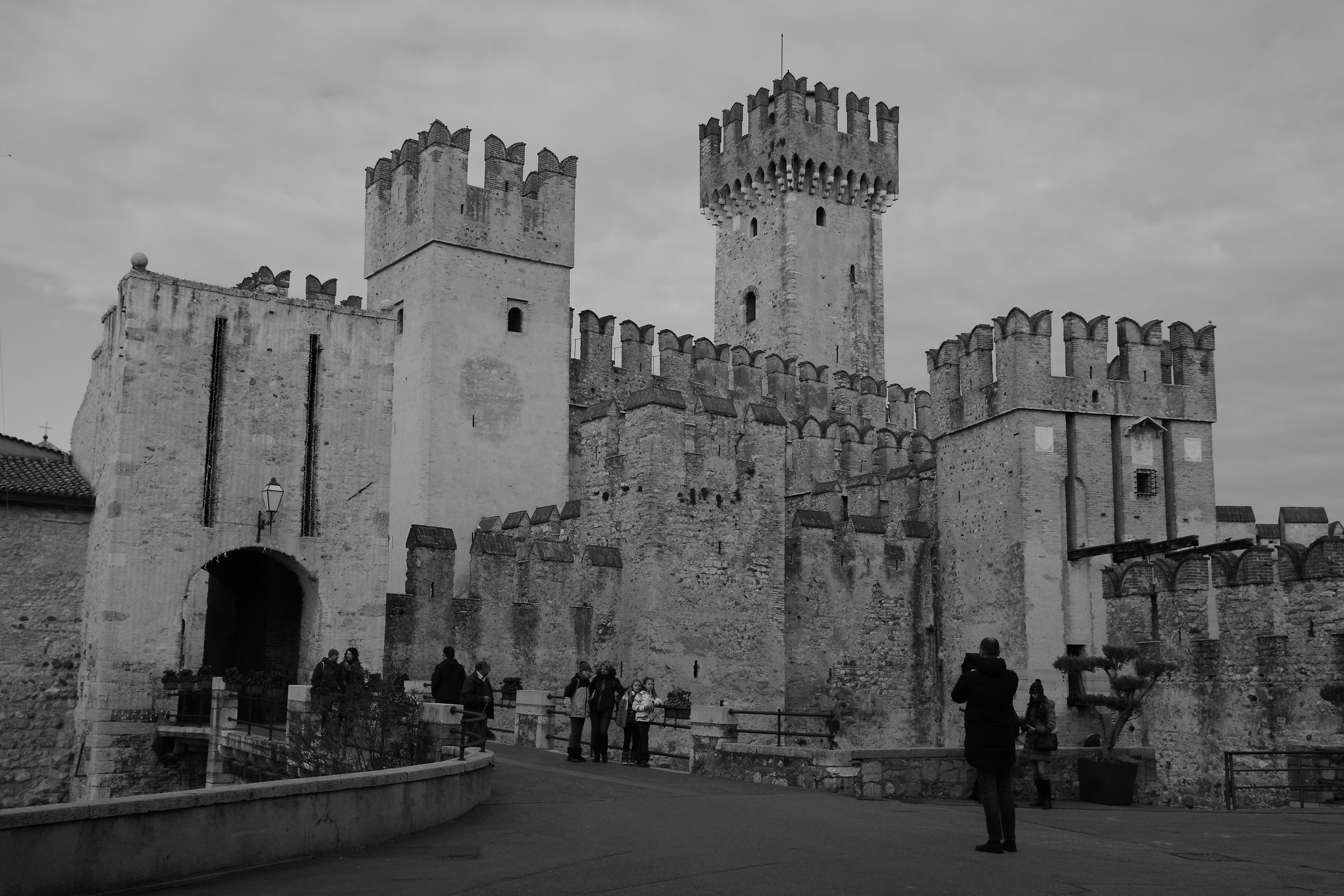 Entrata della parte vecchia Di Sirmione con Castello