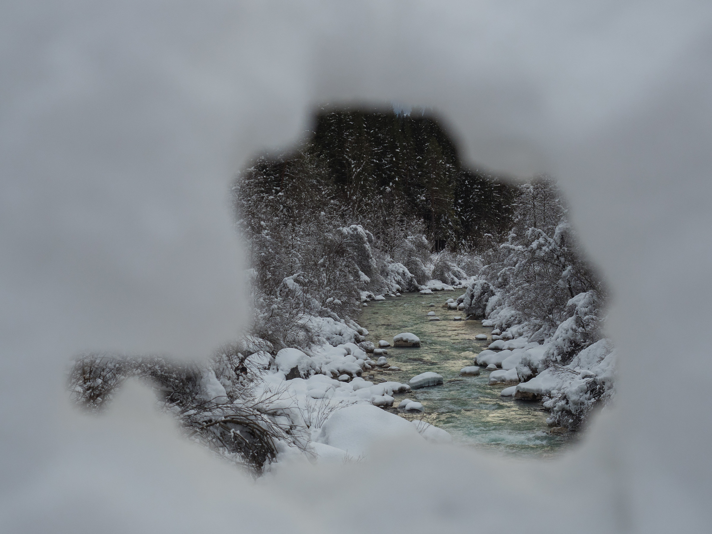 Attraverso un muro di neve