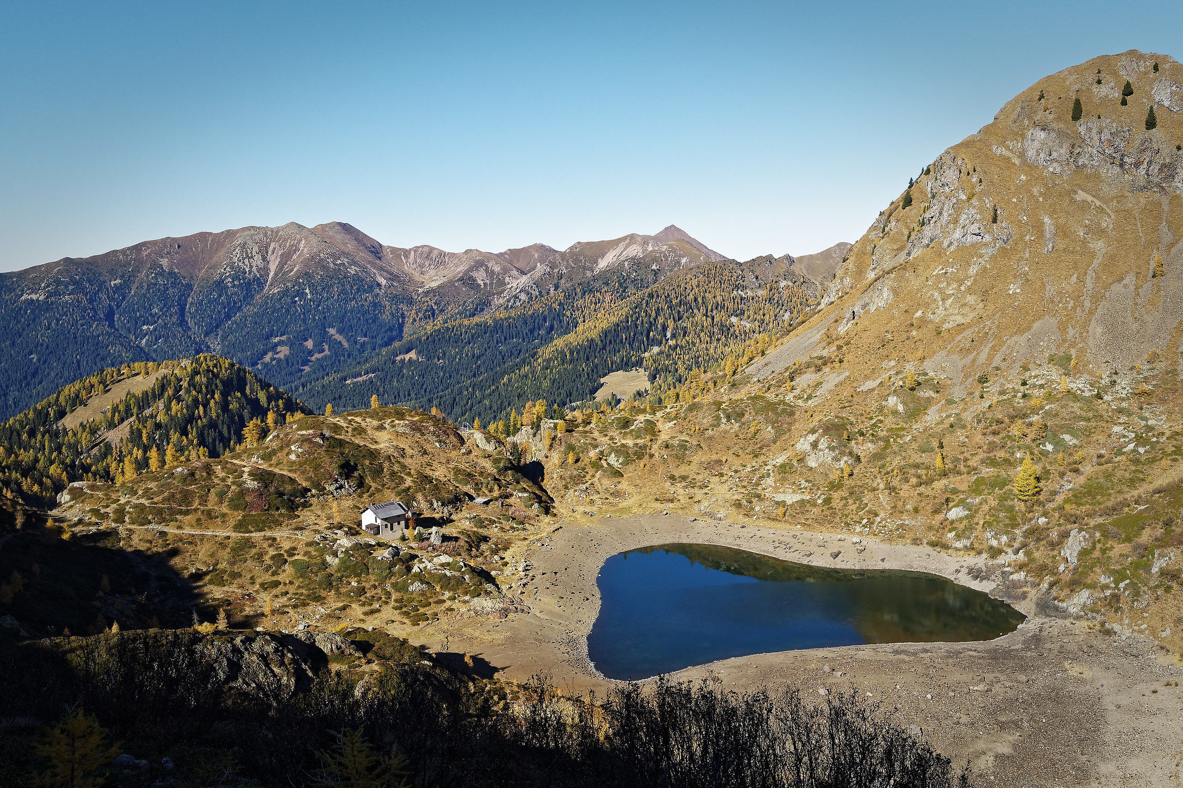 Erdemolo lake in autumn ..
