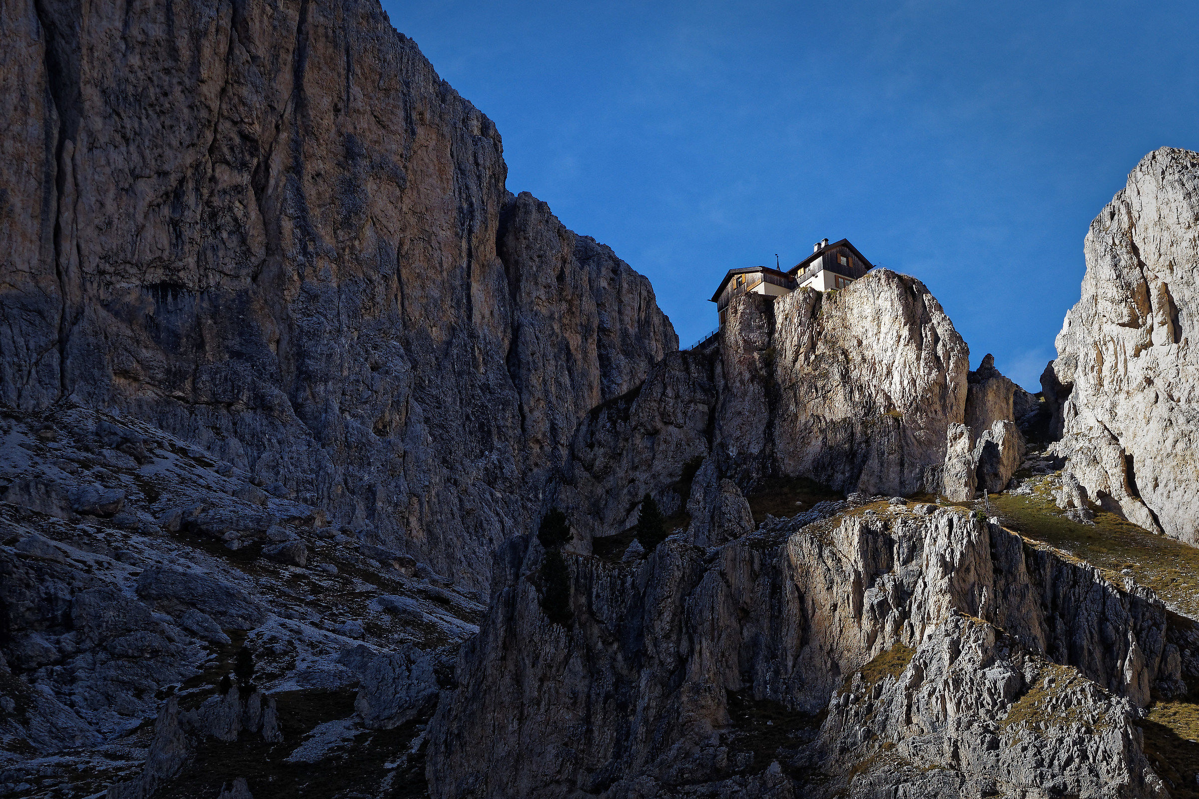 The darkness that surrounds the Preuss shelter