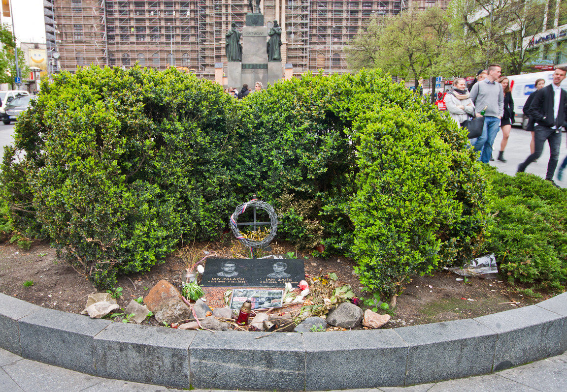 Freedom does not lack indeed. Free men are missing.