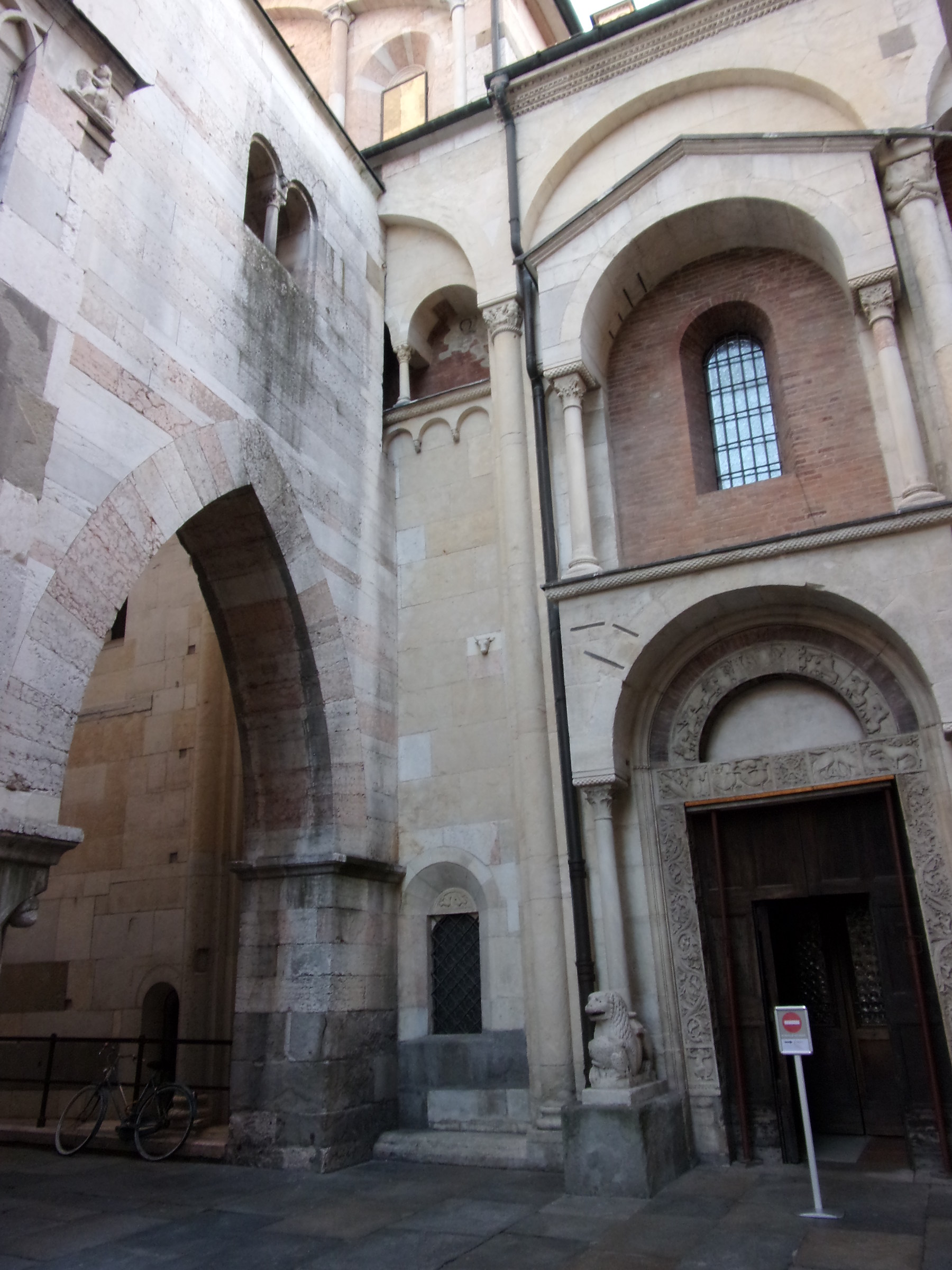 Duomo di Modena: la Porta della Pescheria
