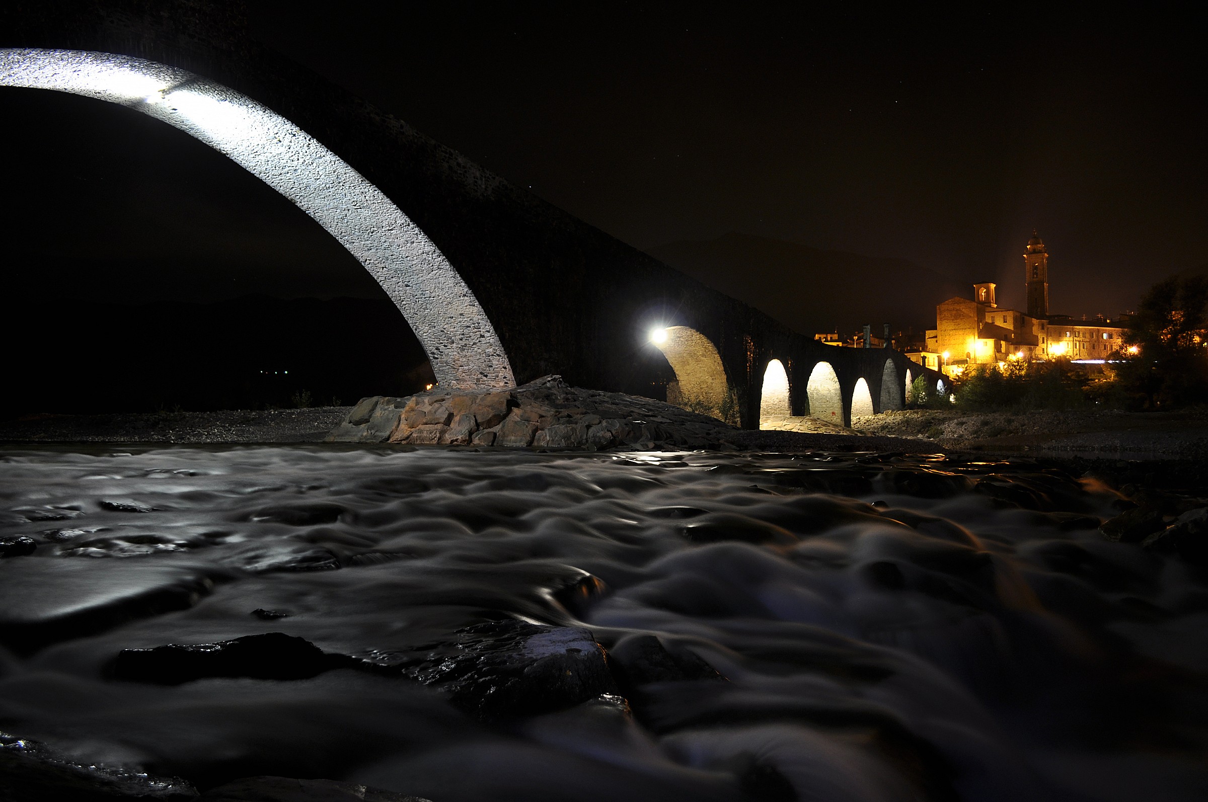 Bobbio by night...
