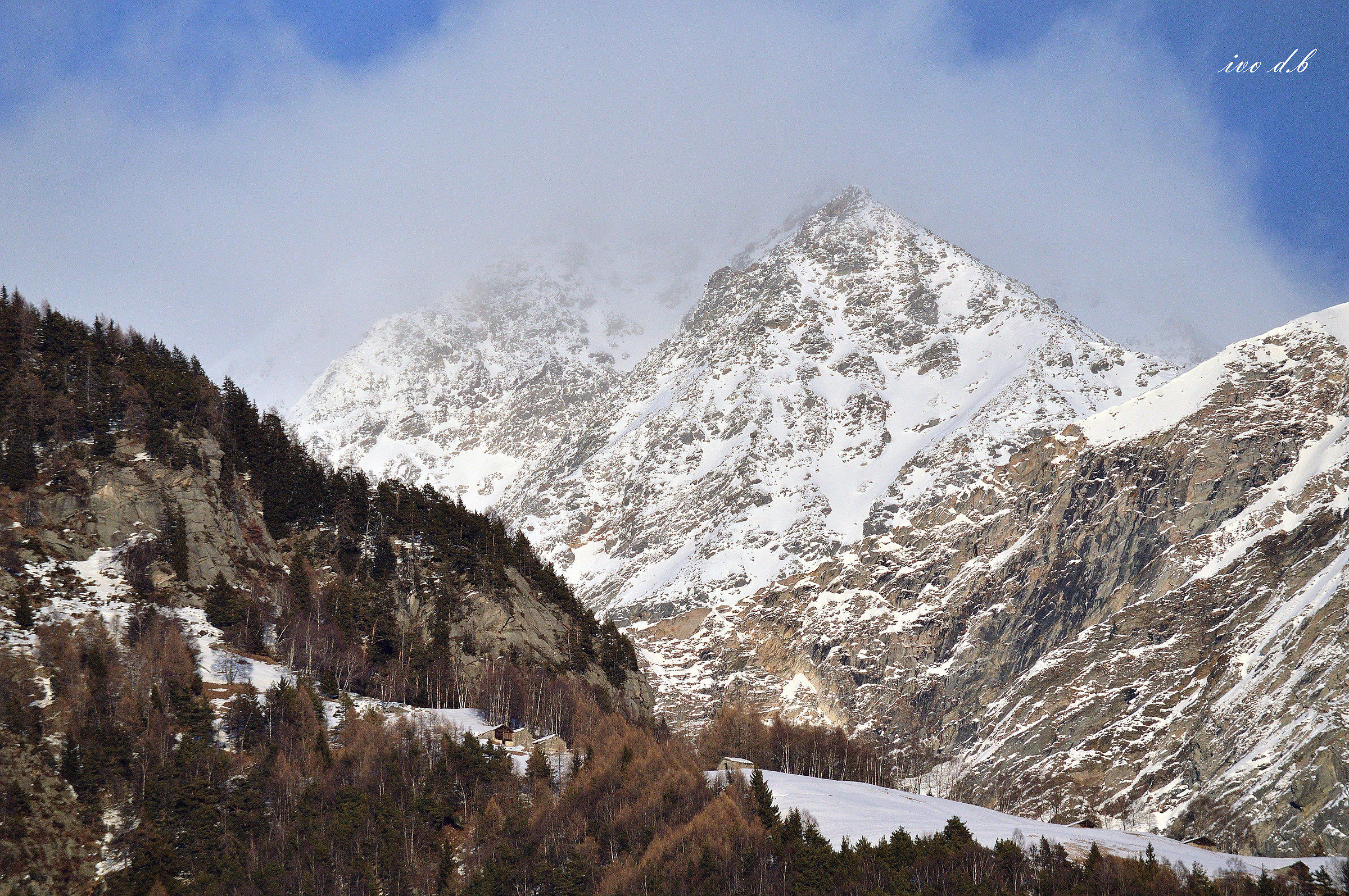pizzo Gallegione  e ai suoi piedi il monte Corbia